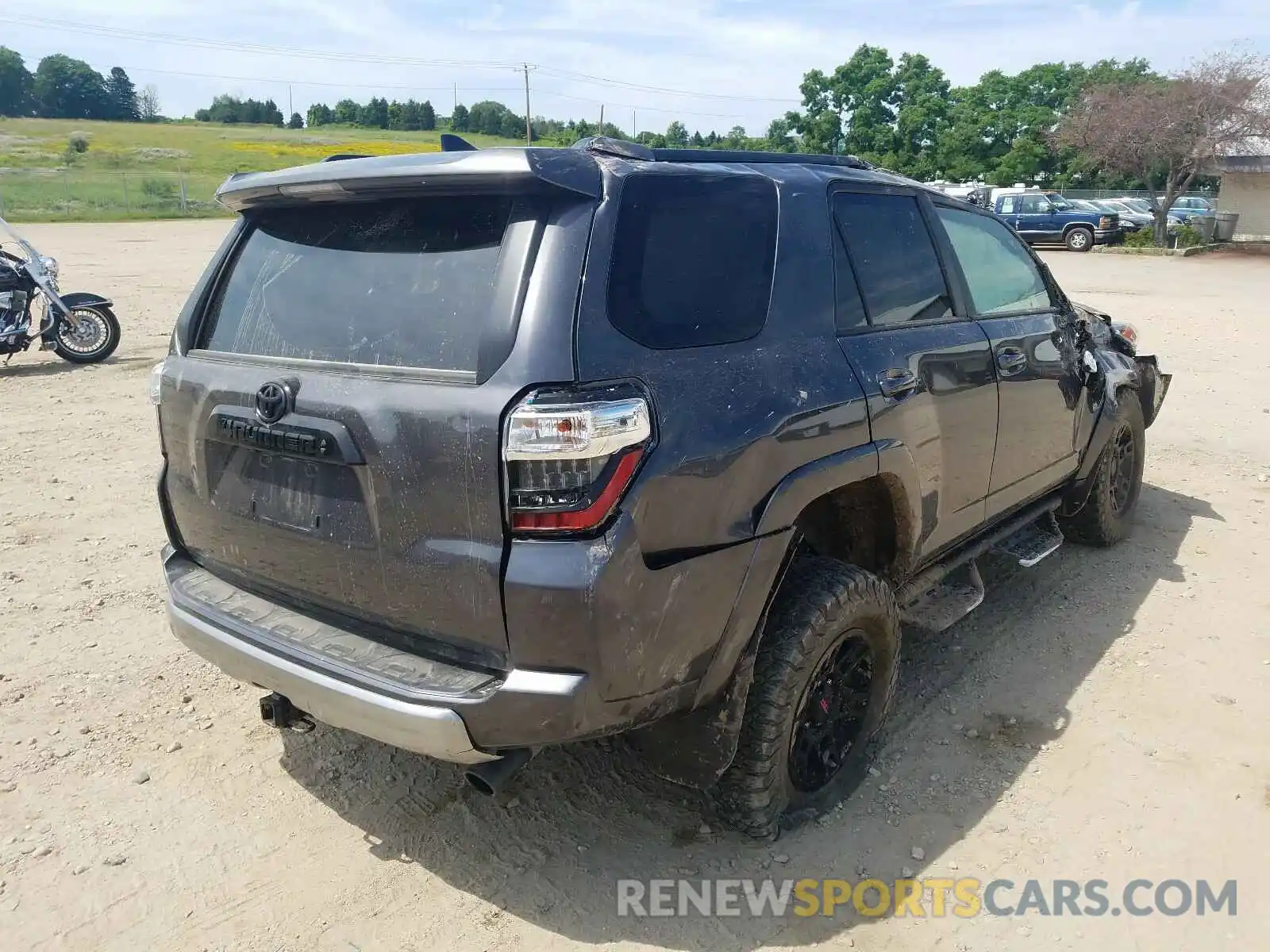 4 Photograph of a damaged car JTEBU5JRXL5750595 TOYOTA 4RUNNER 2020