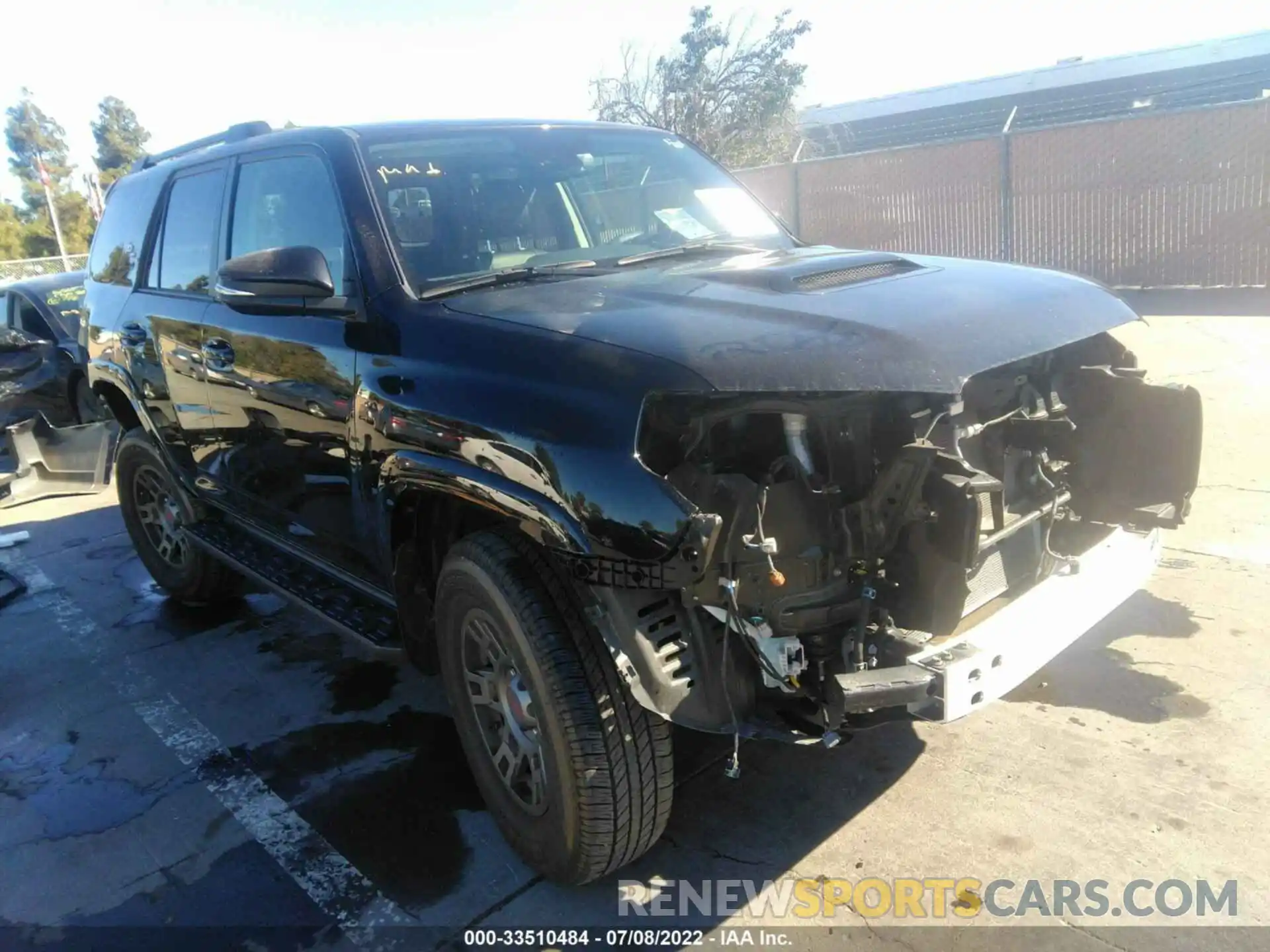 1 Photograph of a damaged car JTEBU5JRXL5758003 TOYOTA 4RUNNER 2020