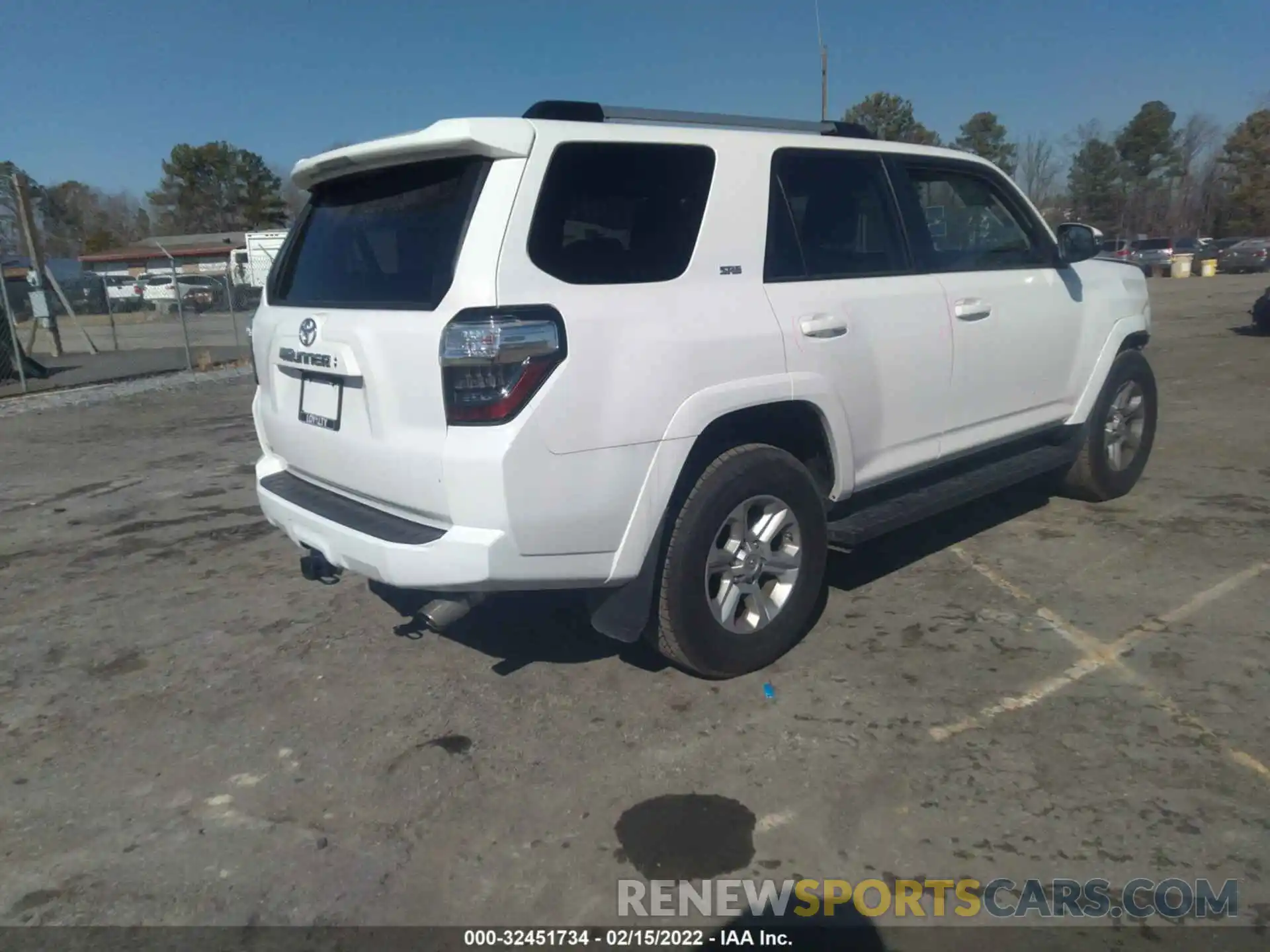 4 Photograph of a damaged car JTEBU5JRXL5760172 TOYOTA 4RUNNER 2020