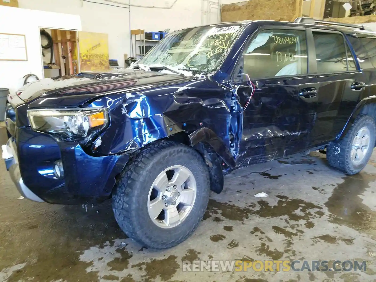 9 Photograph of a damaged car JTEBU5JRXL5762035 TOYOTA 4RUNNER 2020