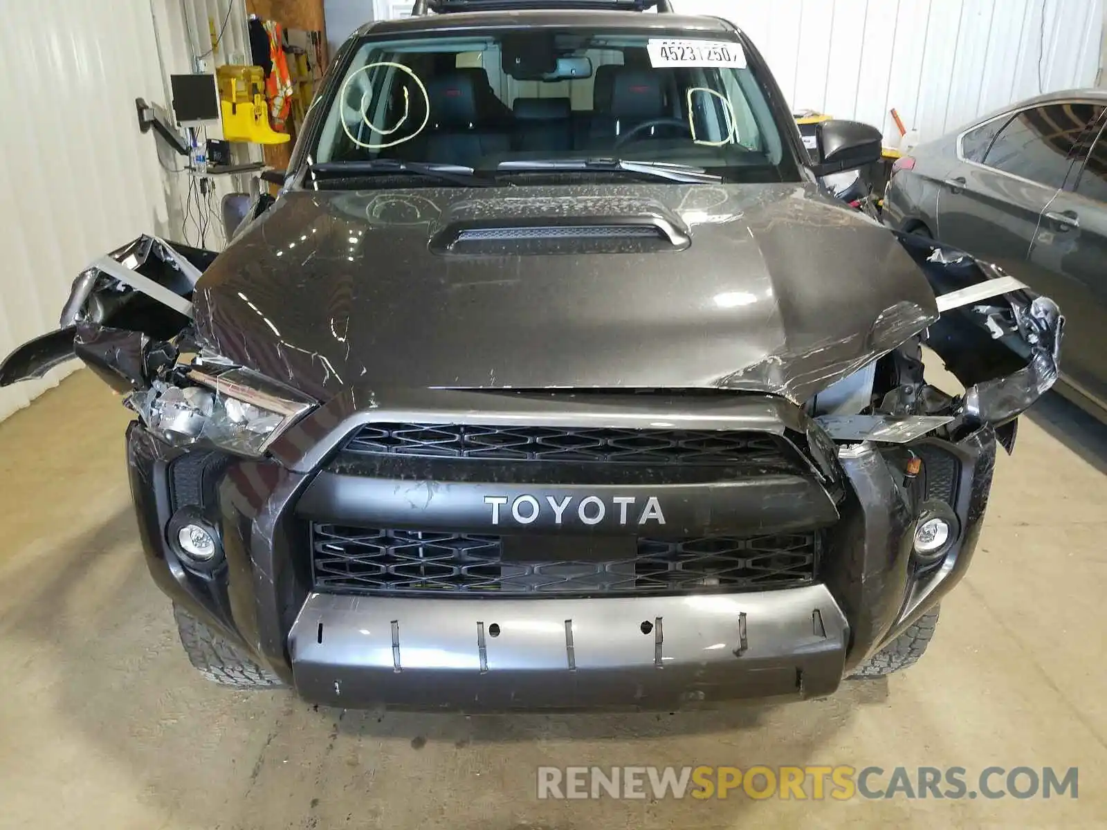 9 Photograph of a damaged car JTEBU5JRXL5767199 TOYOTA 4RUNNER 2020