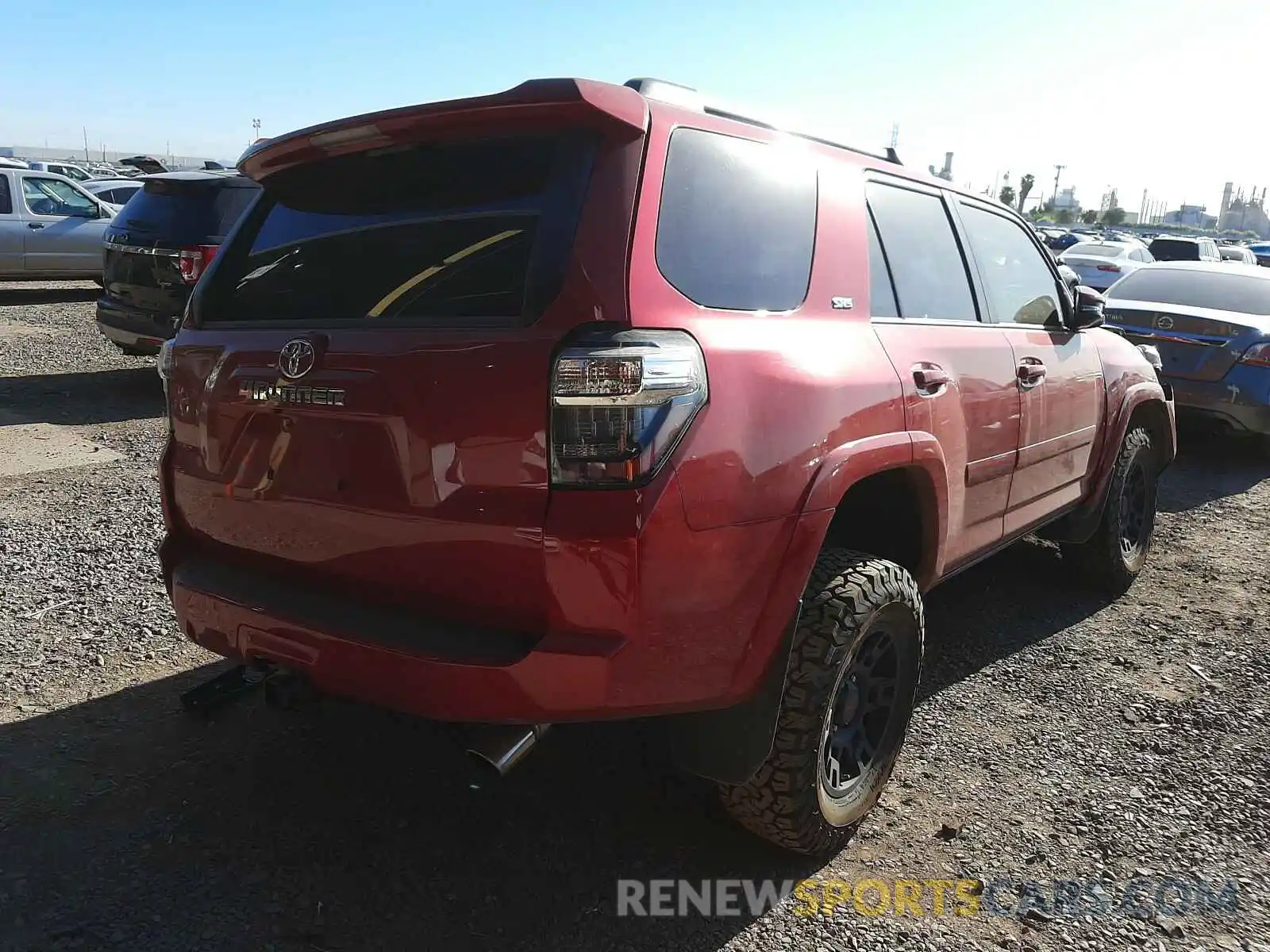 4 Photograph of a damaged car JTEBU5JRXL5768434 TOYOTA 4RUNNER 2020