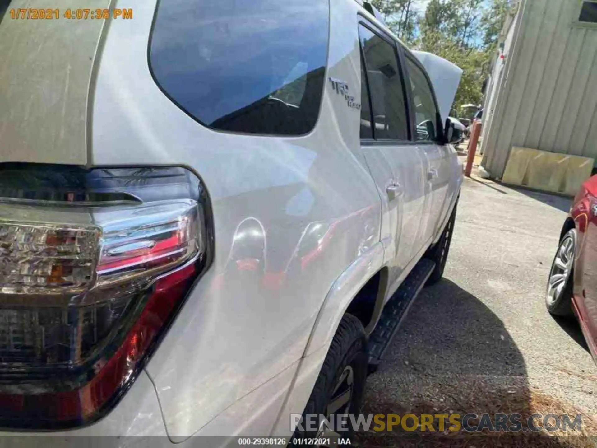 15 Photograph of a damaged car JTEBU5JRXL5770703 TOYOTA 4RUNNER 2020