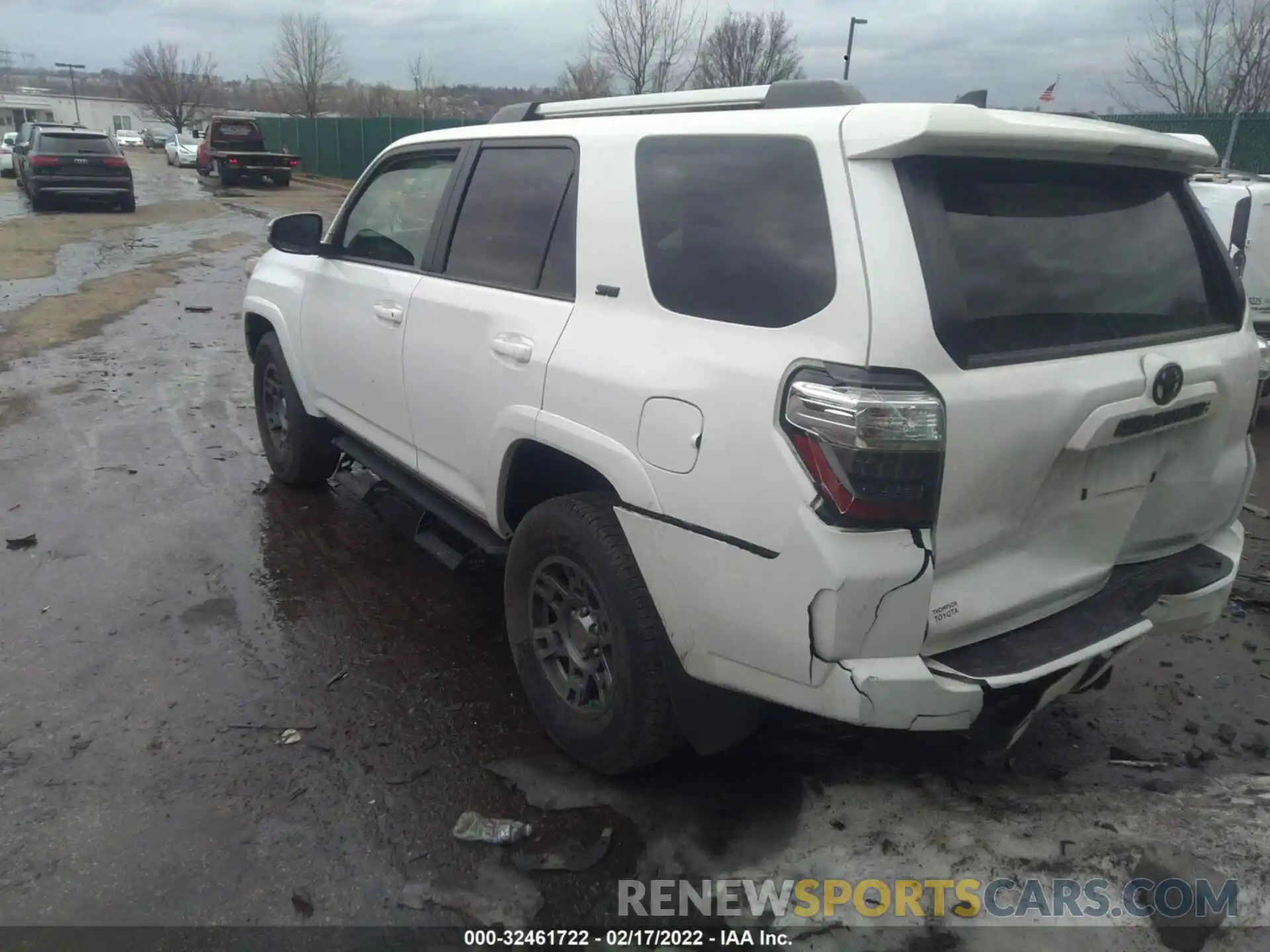 3 Photograph of a damaged car JTEBU5JRXL5773830 TOYOTA 4RUNNER 2020