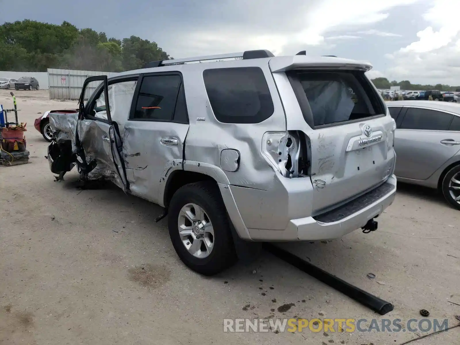 3 Photograph of a damaged car JTEBU5JRXL5775853 TOYOTA 4RUNNER 2020