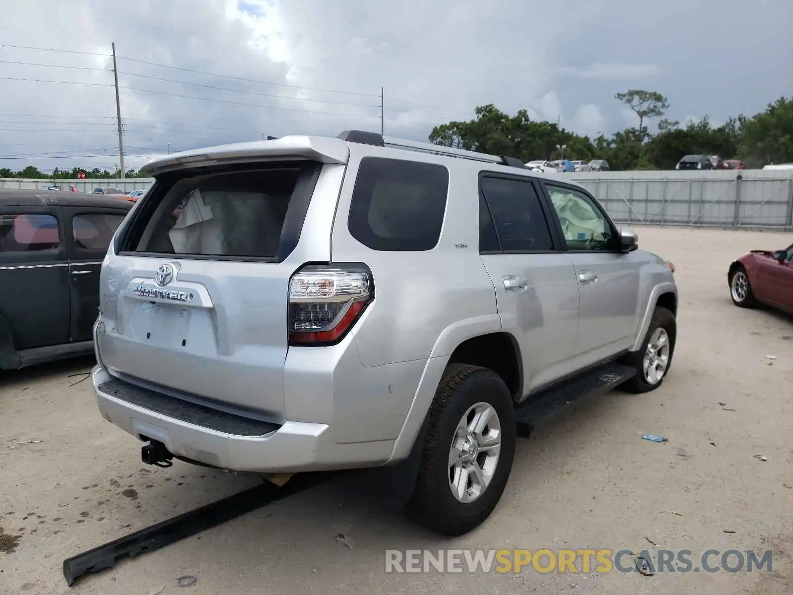 4 Photograph of a damaged car JTEBU5JRXL5775853 TOYOTA 4RUNNER 2020