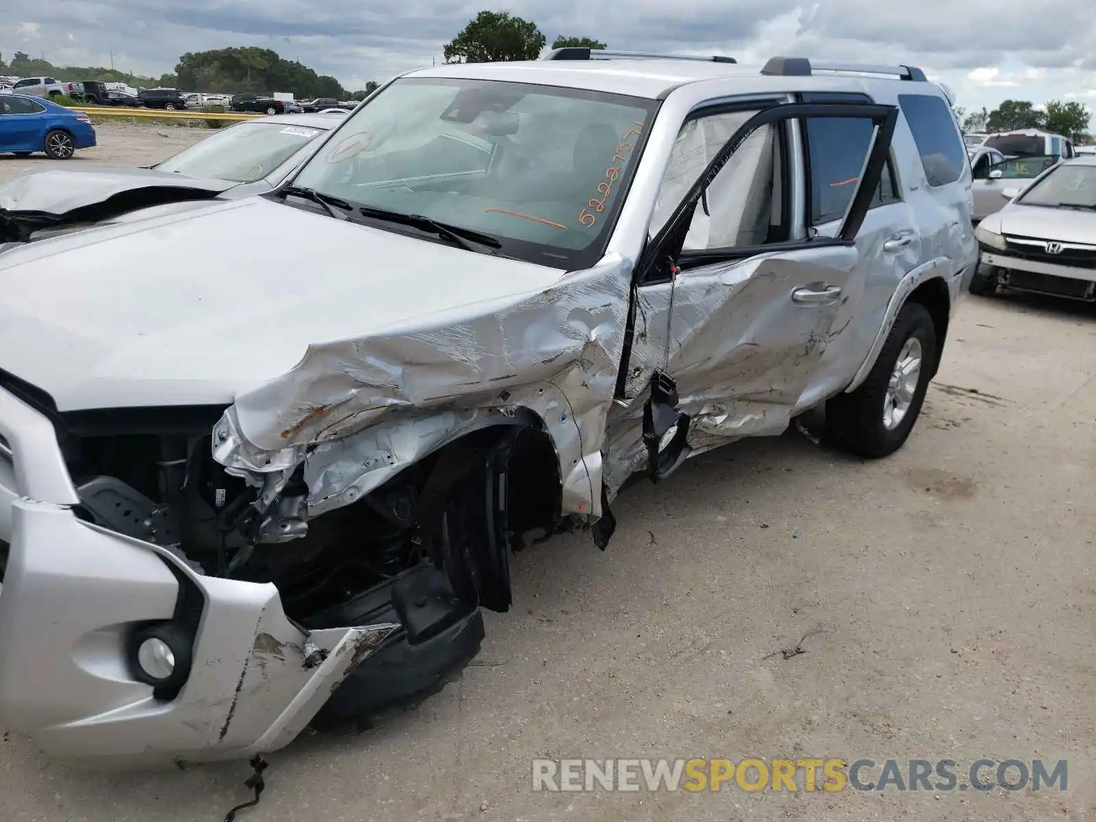 9 Photograph of a damaged car JTEBU5JRXL5775853 TOYOTA 4RUNNER 2020