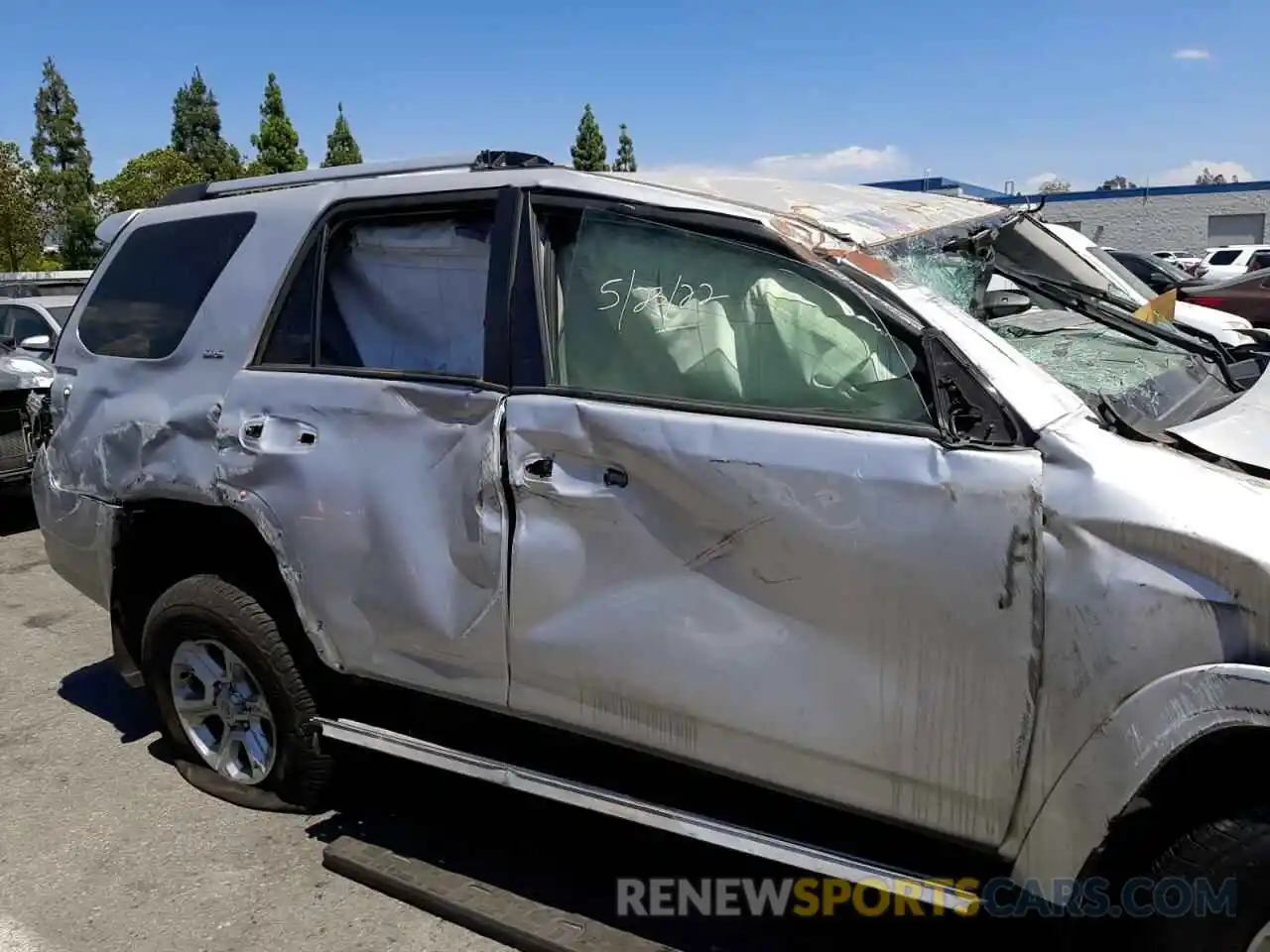 9 Photograph of a damaged car JTEBU5JRXL5779269 TOYOTA 4RUNNER 2020