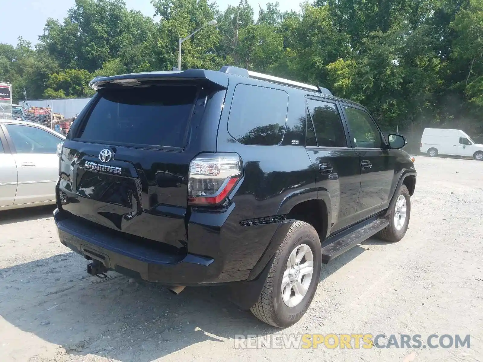 4 Photograph of a damaged car JTEBU5JRXL5781331 TOYOTA 4RUNNER 2020