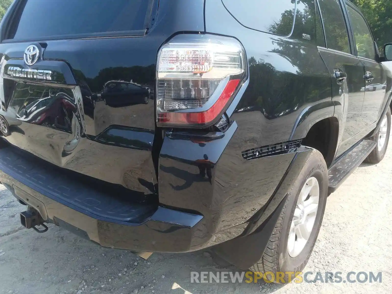 9 Photograph of a damaged car JTEBU5JRXL5781331 TOYOTA 4RUNNER 2020