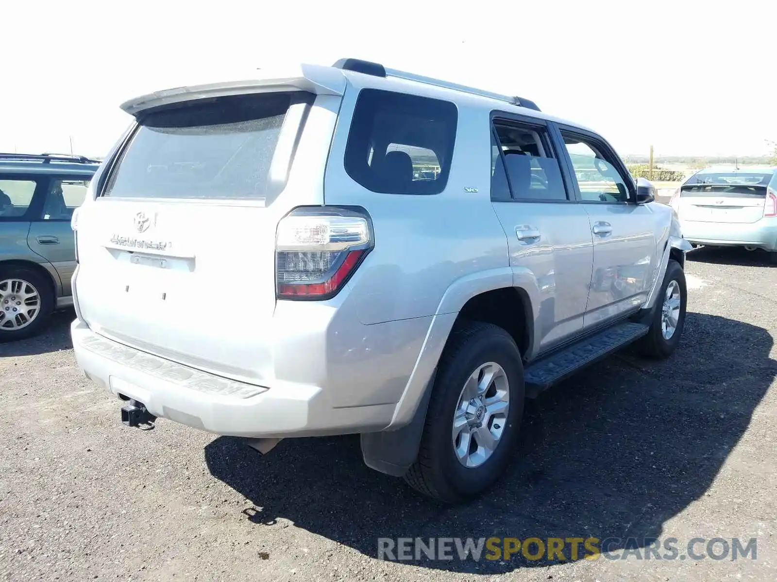 4 Photograph of a damaged car JTEBU5JRXL5788294 TOYOTA 4RUNNER 2020