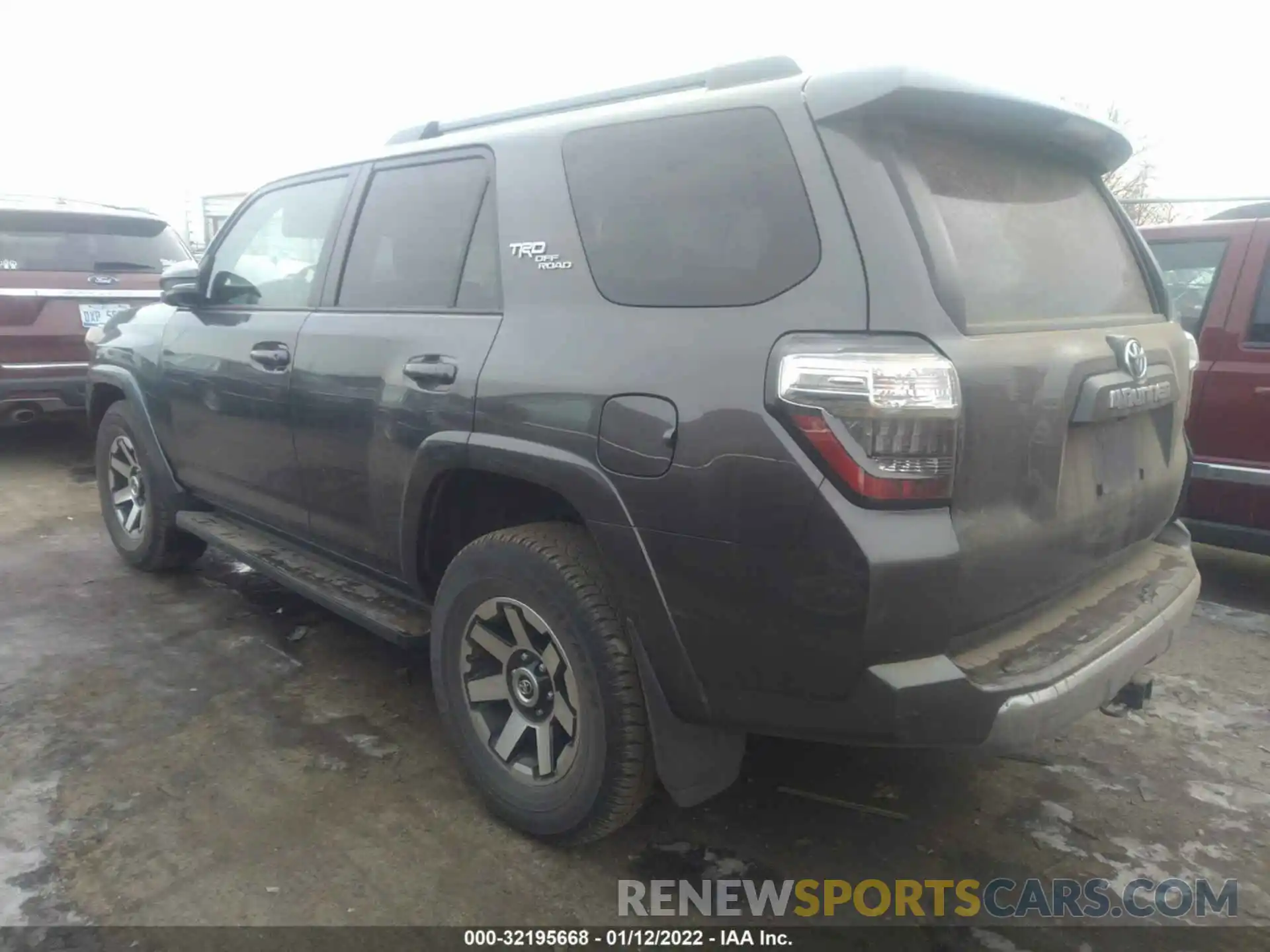 3 Фотография поврежденного автомобиля JTEBU5JRXL5789137 TOYOTA 4RUNNER 2020