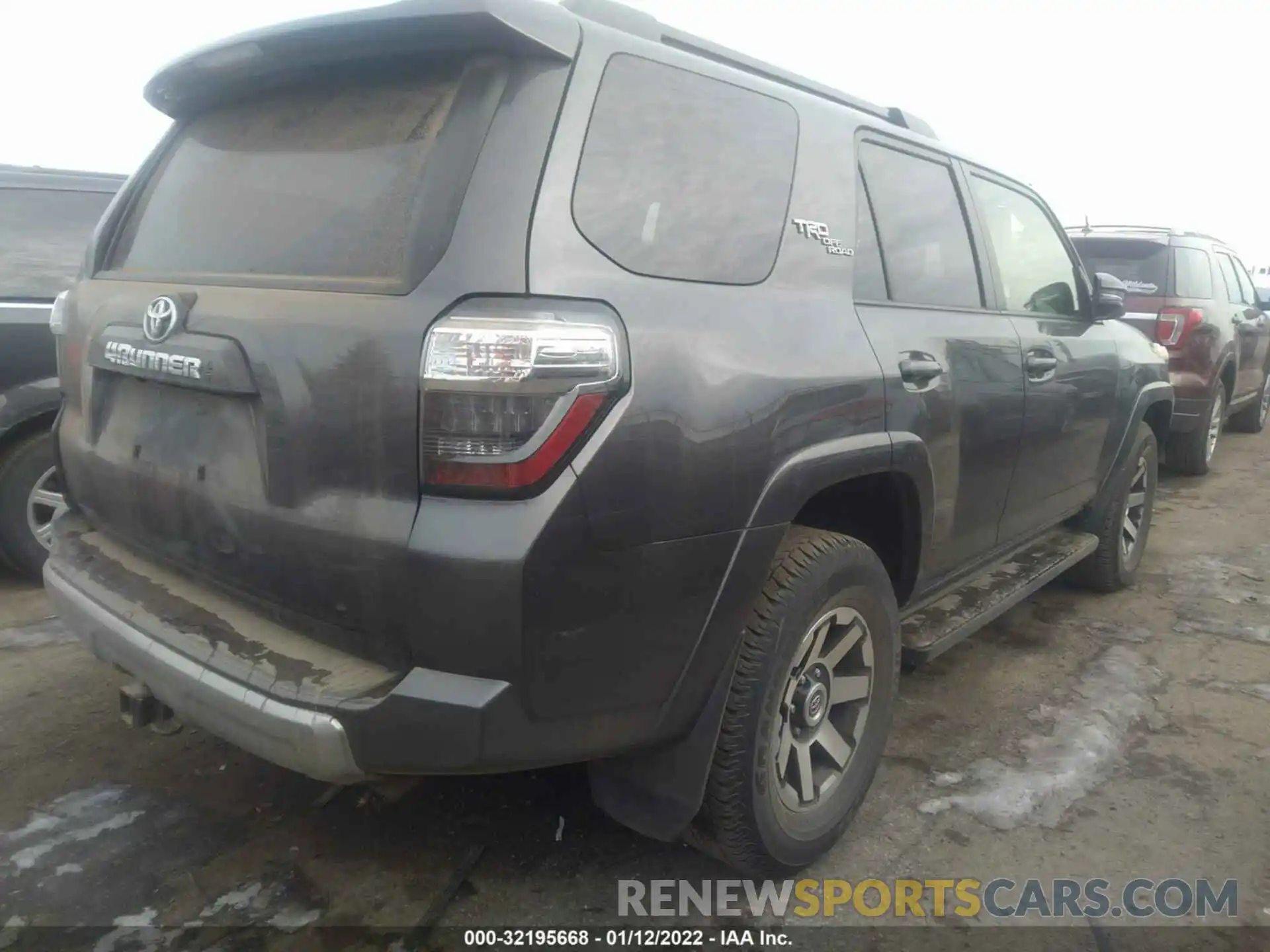 4 Фотография поврежденного автомобиля JTEBU5JRXL5789137 TOYOTA 4RUNNER 2020