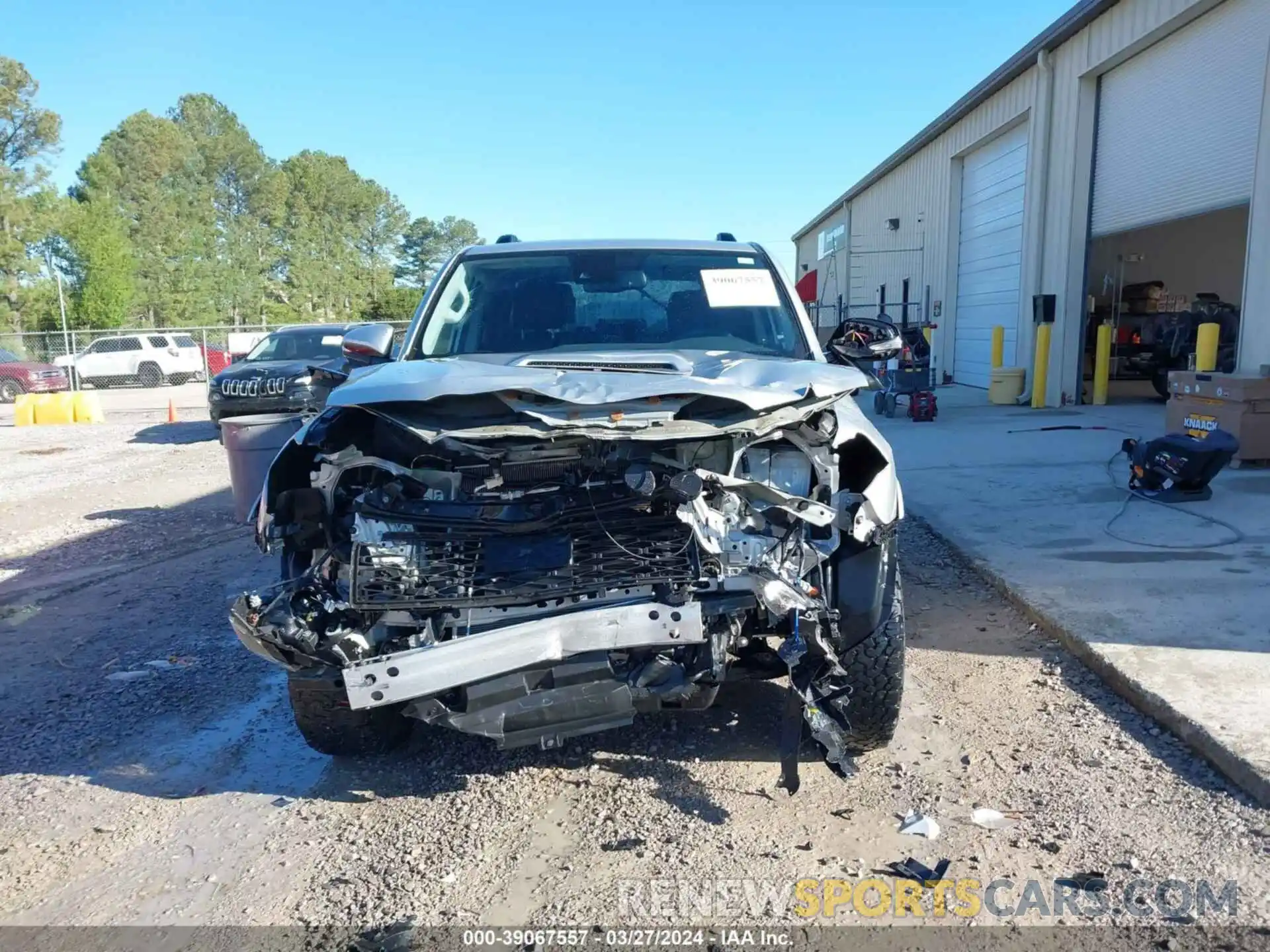 12 Photograph of a damaged car JTEBU5JRXL5789980 TOYOTA 4RUNNER 2020