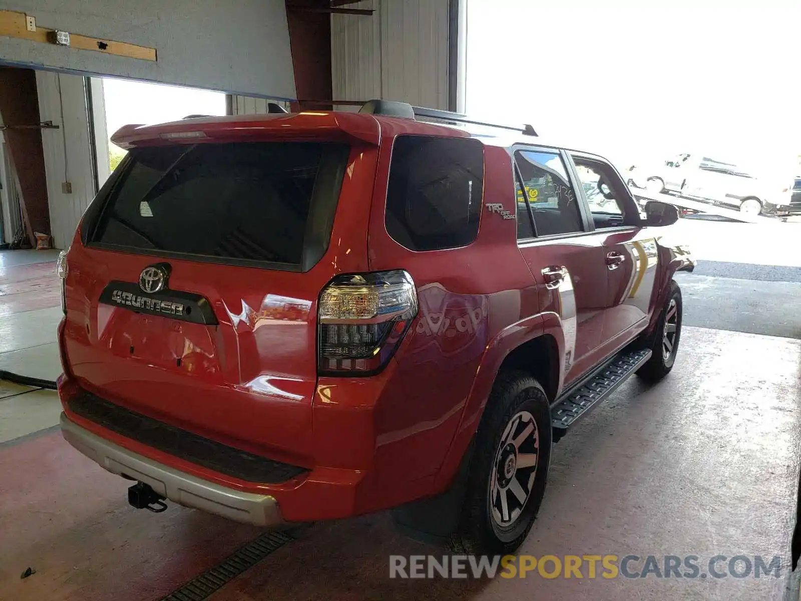 4 Photograph of a damaged car JTEBU5JRXL5791681 TOYOTA 4RUNNER 2020