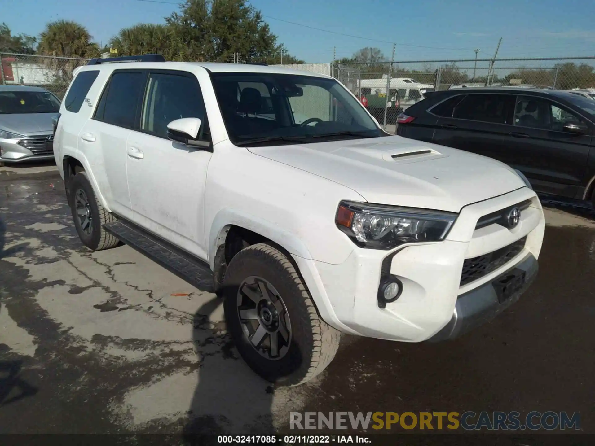 1 Photograph of a damaged car JTEBU5JRXL5791728 TOYOTA 4RUNNER 2020