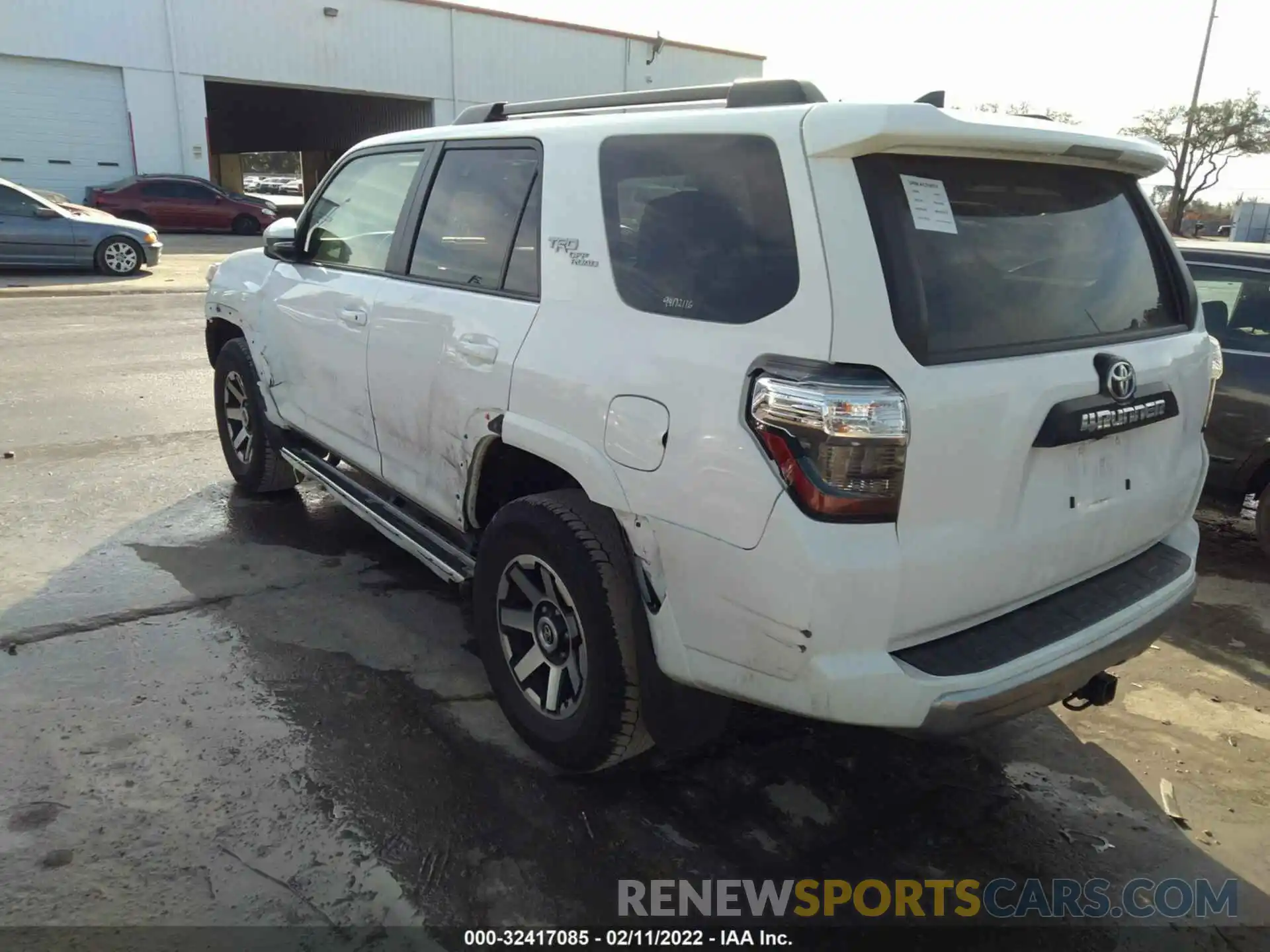 3 Фотография поврежденного автомобиля JTEBU5JRXL5791728 TOYOTA 4RUNNER 2020