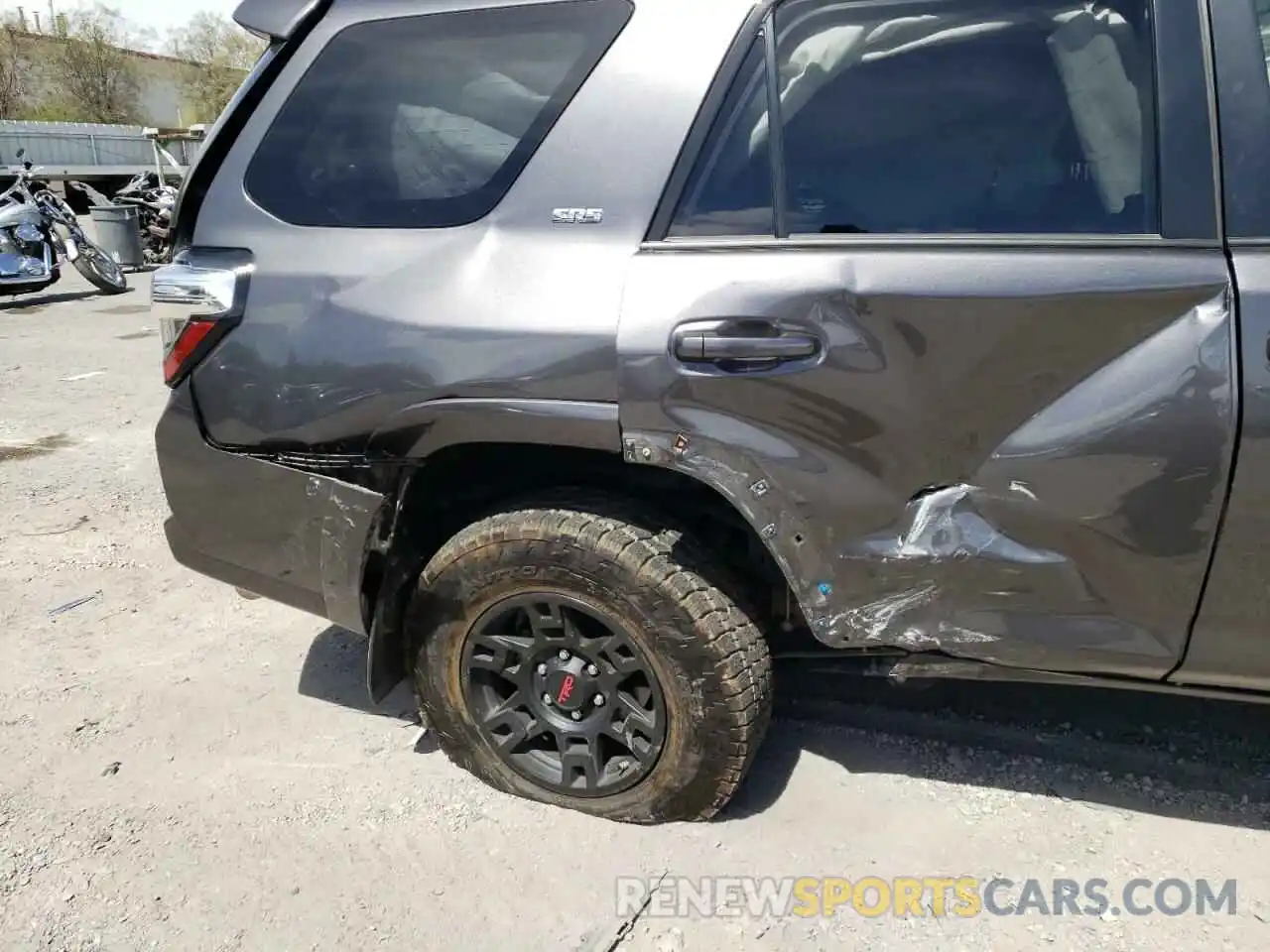 9 Photograph of a damaged car JTEBU5JRXL5792359 TOYOTA 4RUNNER 2020