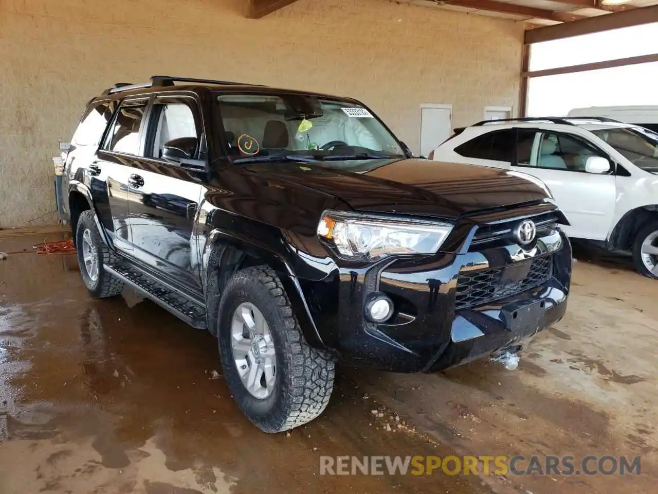 1 Photograph of a damaged car JTEBU5JRXL5792779 TOYOTA 4RUNNER 2020