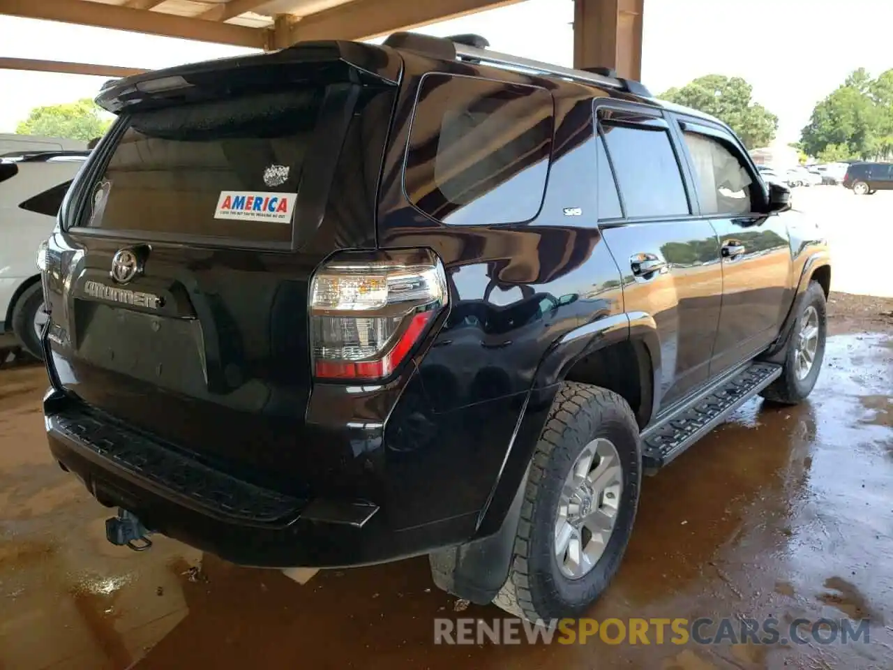 4 Photograph of a damaged car JTEBU5JRXL5792779 TOYOTA 4RUNNER 2020