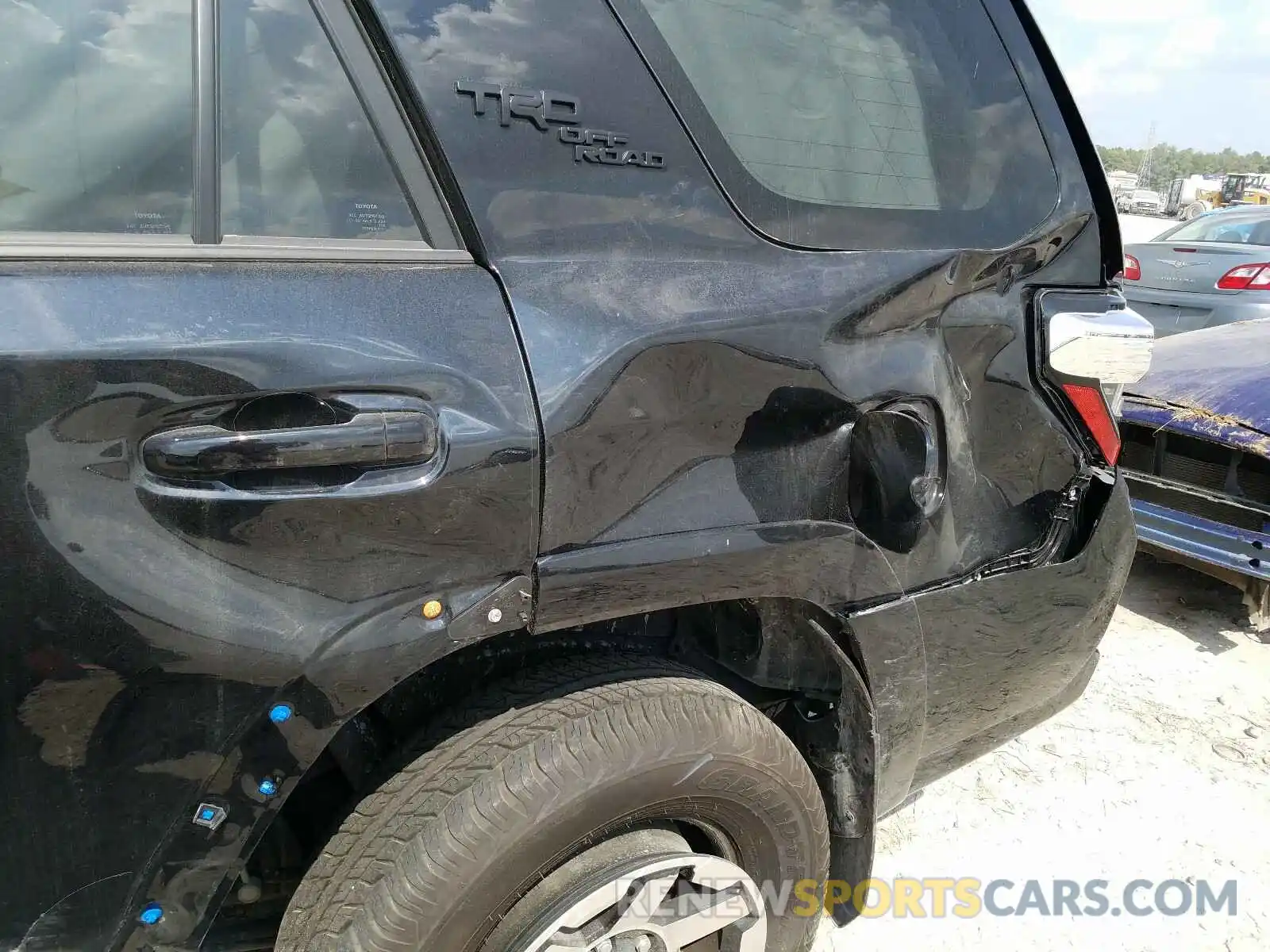 10 Photograph of a damaged car JTEBU5JRXL5794242 TOYOTA 4RUNNER 2020