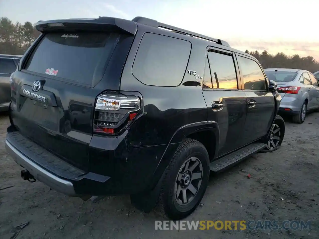 4 Photograph of a damaged car JTEBU5JRXL5795438 TOYOTA 4RUNNER 2020