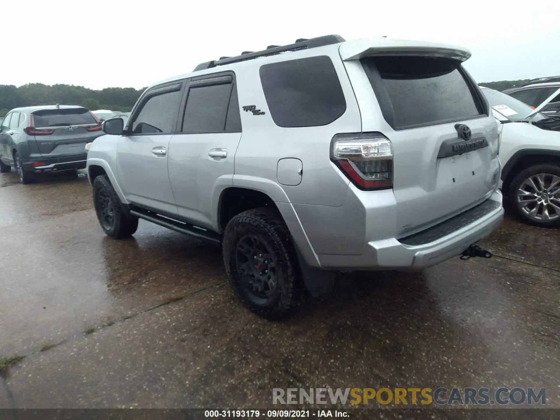 3 Фотография поврежденного автомобиля JTEBU5JRXL5795665 TOYOTA 4RUNNER 2020