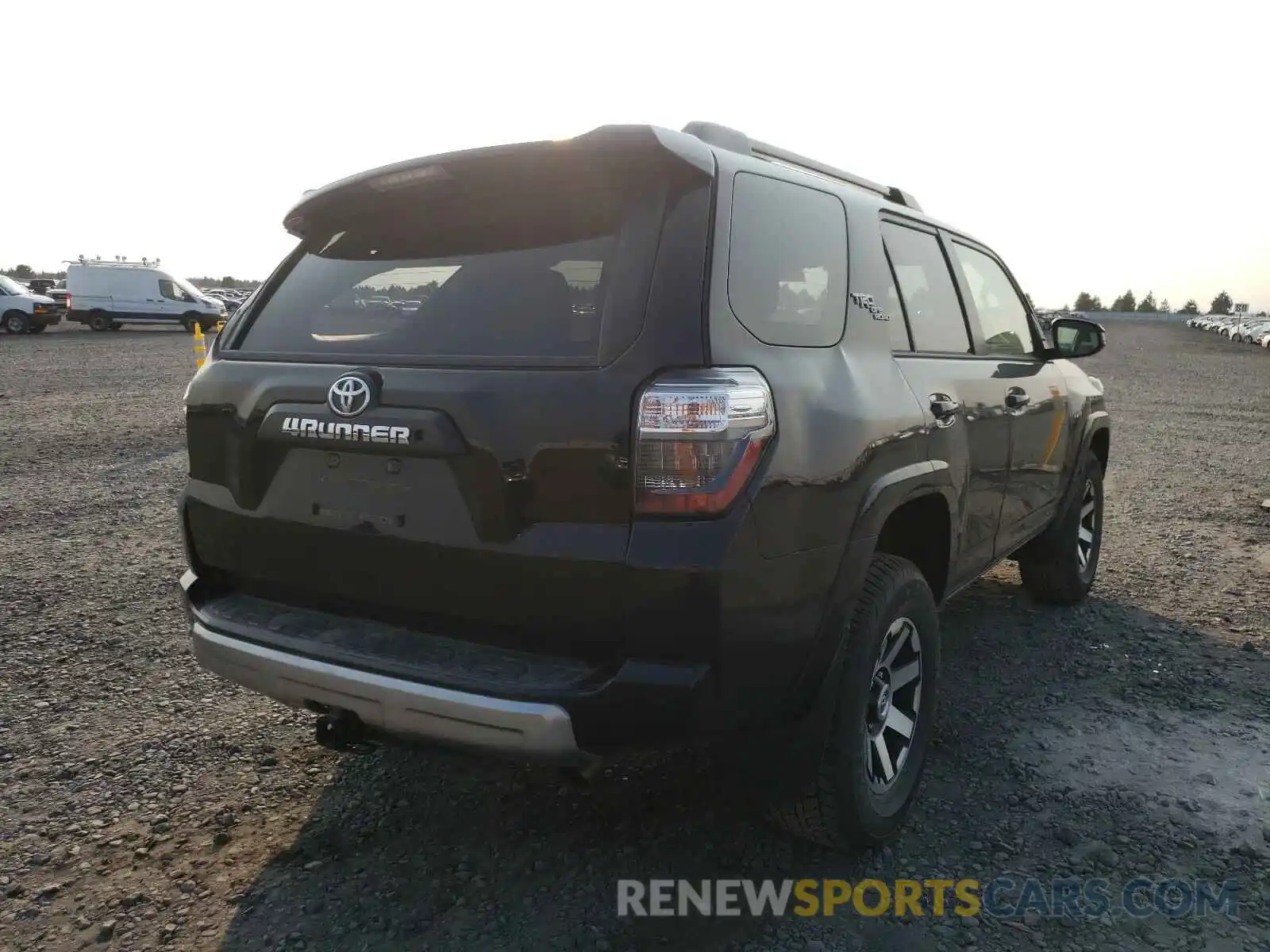 4 Photograph of a damaged car JTEBU5JRXL5799666 TOYOTA 4RUNNER 2020