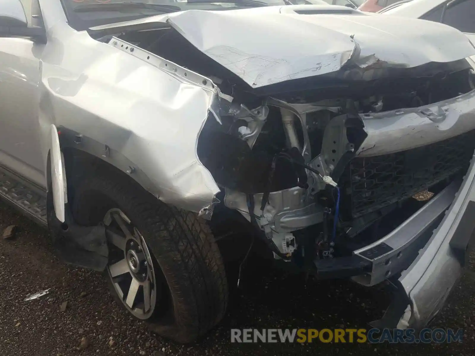 9 Photograph of a damaged car JTEBU5JRXL5800279 TOYOTA 4RUNNER 2020