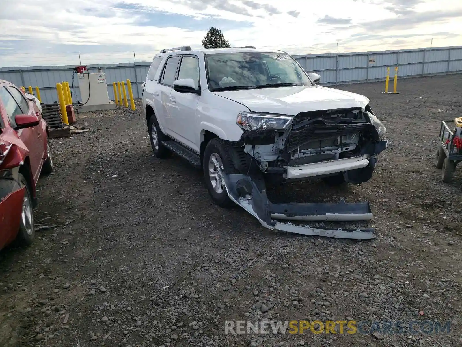 1 Photograph of a damaged car JTEBU5JRXL5802338 TOYOTA 4RUNNER 2020