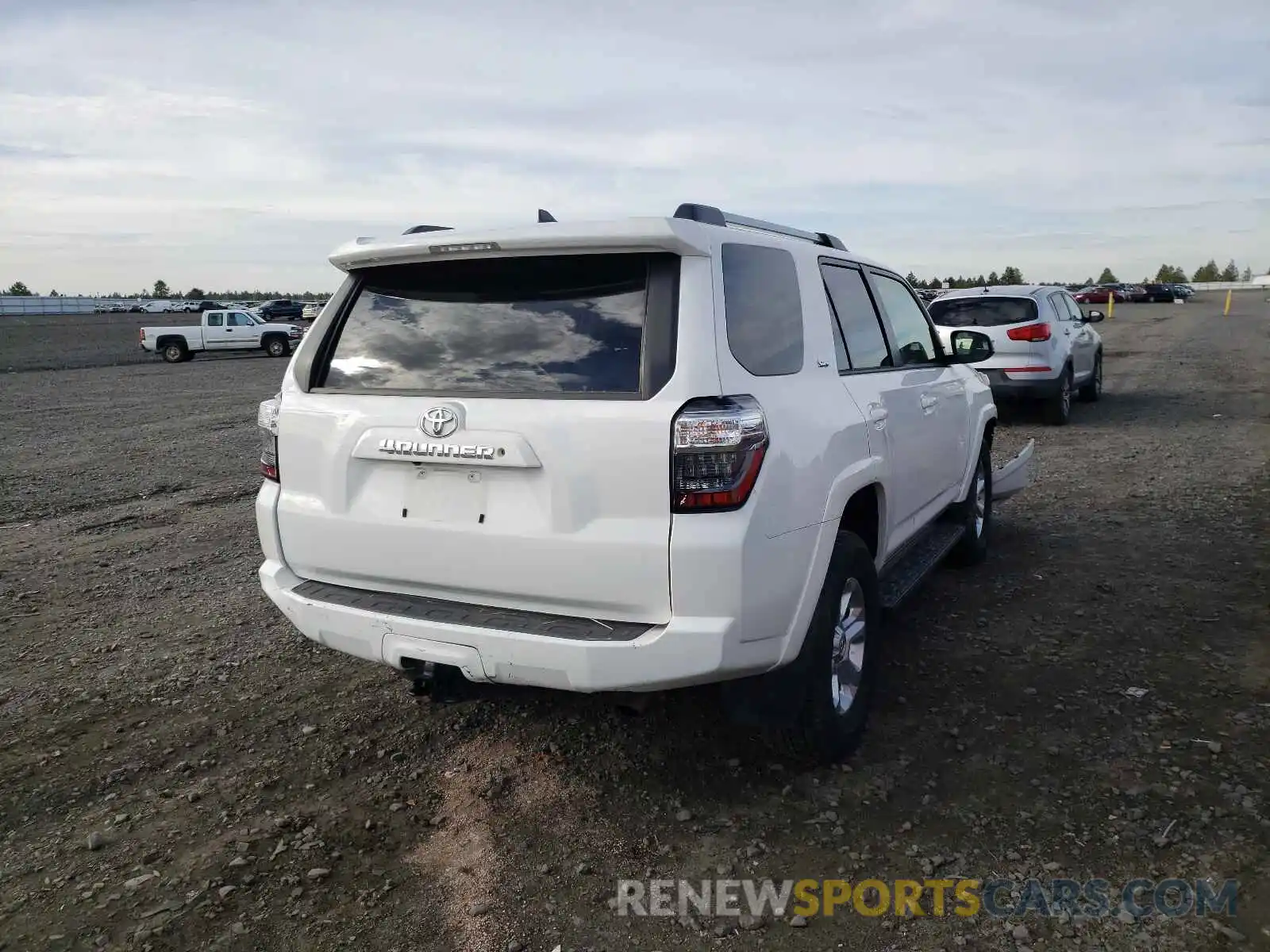 4 Photograph of a damaged car JTEBU5JRXL5802338 TOYOTA 4RUNNER 2020