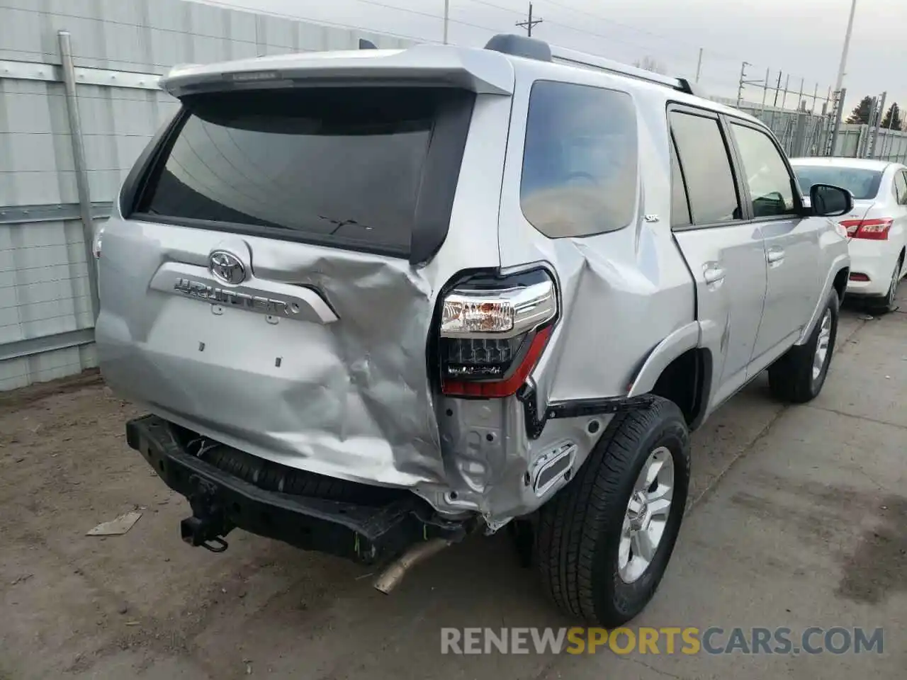 4 Photograph of a damaged car JTEBU5JRXL5805594 TOYOTA 4RUNNER 2020