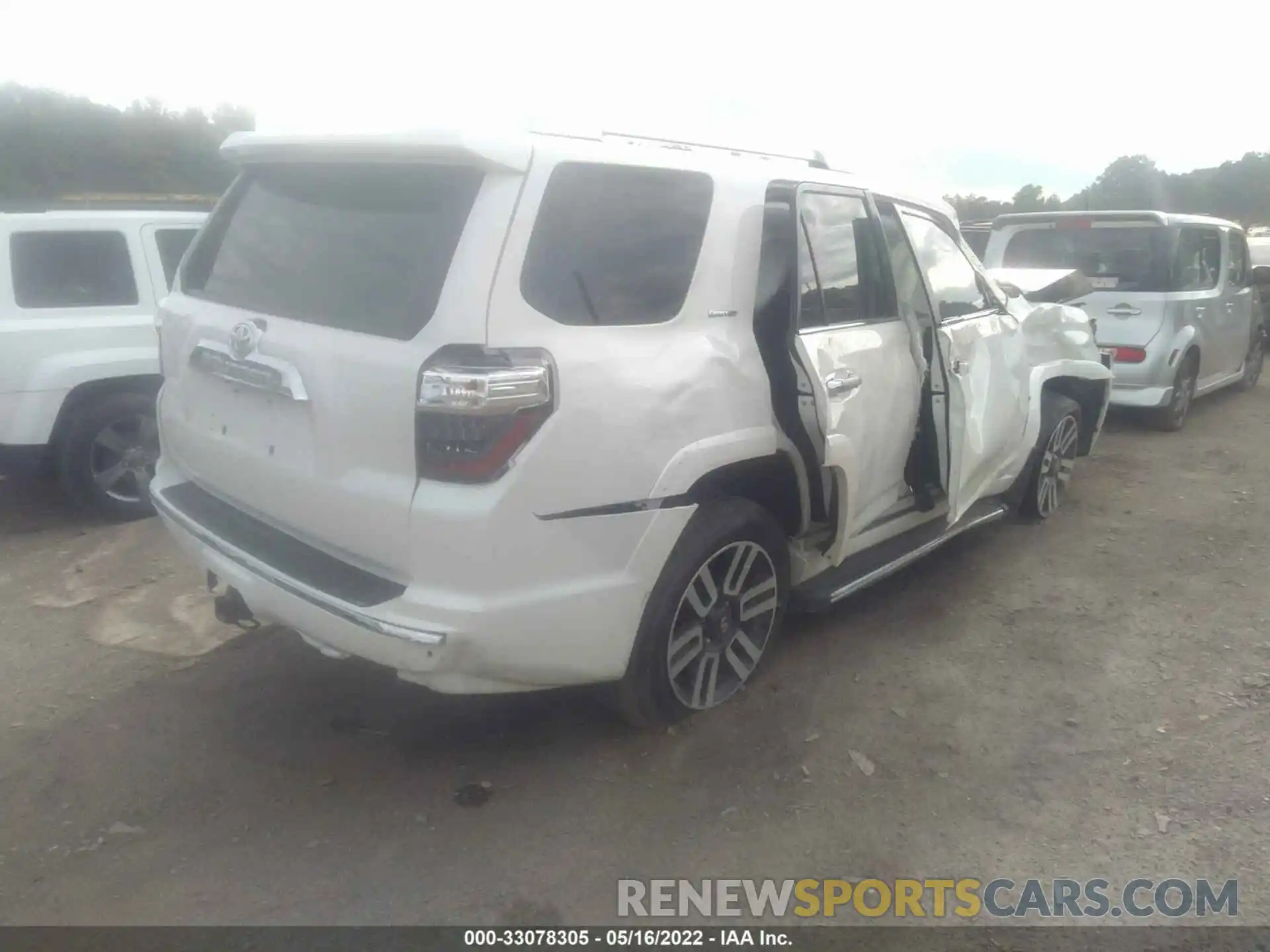 4 Photograph of a damaged car JTEBU5JRXL5806101 TOYOTA 4RUNNER 2020