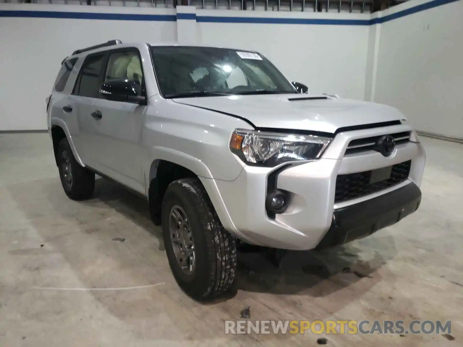 1 Photograph of a damaged car JTEBU5JRXL5807815 TOYOTA 4RUNNER 2020