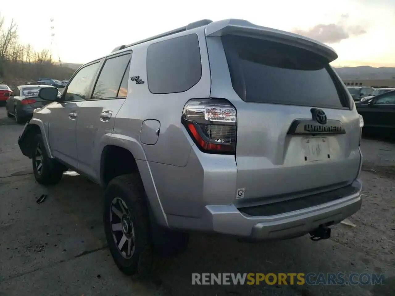 3 Photograph of a damaged car JTEBU5JRXL5807944 TOYOTA 4RUNNER 2020