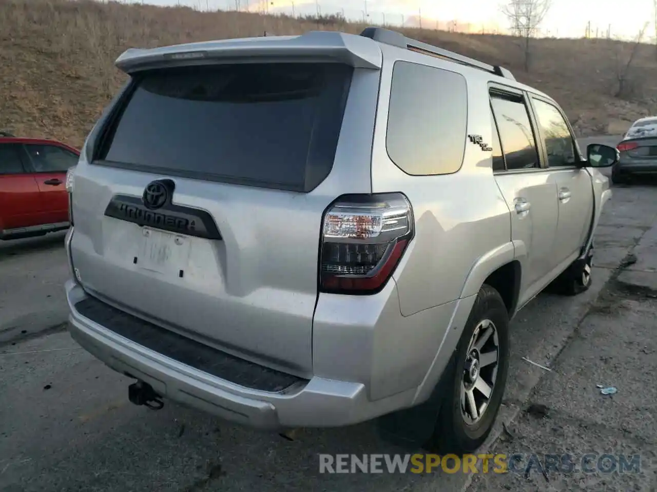 4 Photograph of a damaged car JTEBU5JRXL5807944 TOYOTA 4RUNNER 2020