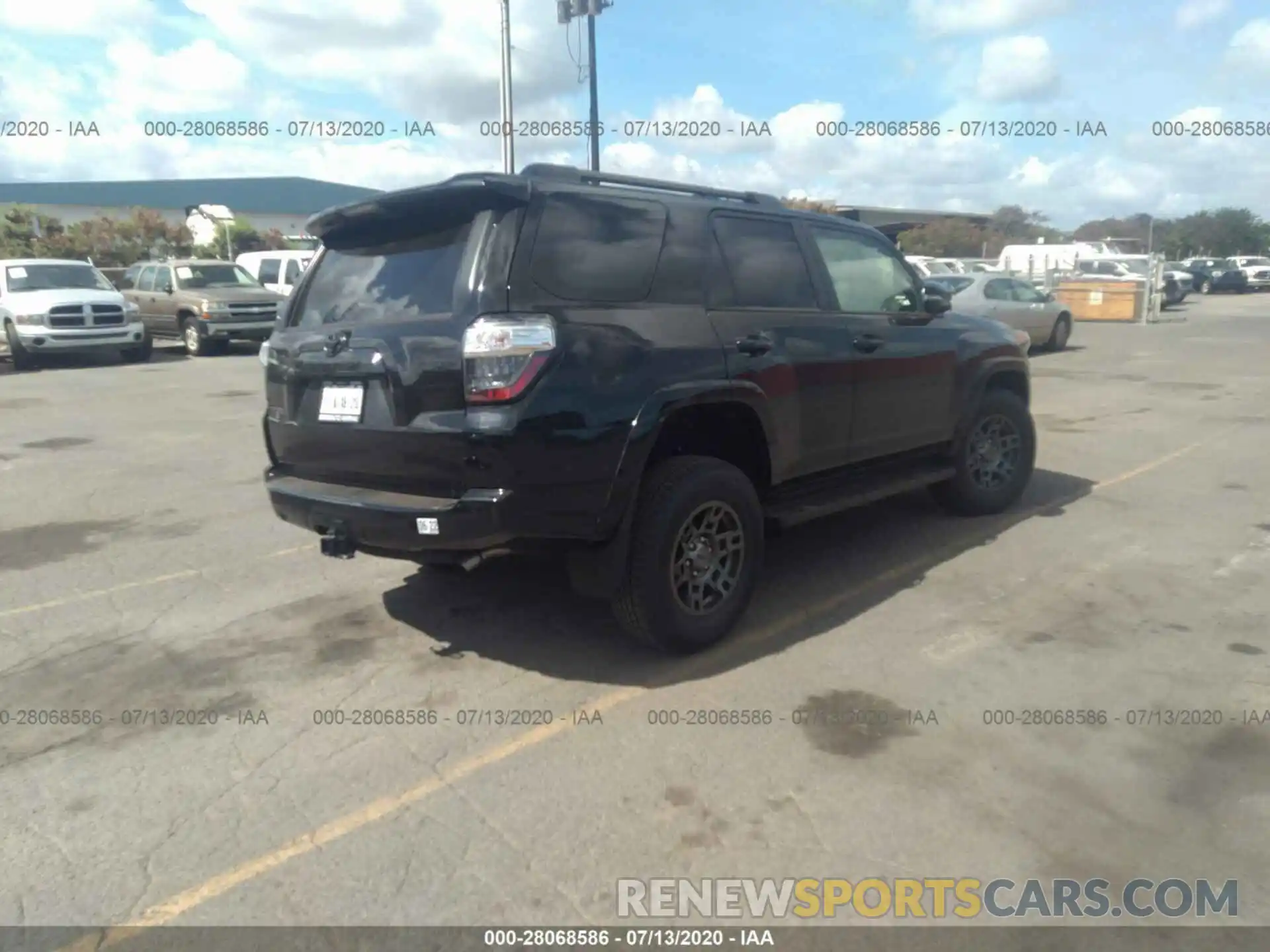 4 Photograph of a damaged car JTEBU5JRXL5811413 TOYOTA 4RUNNER 2020