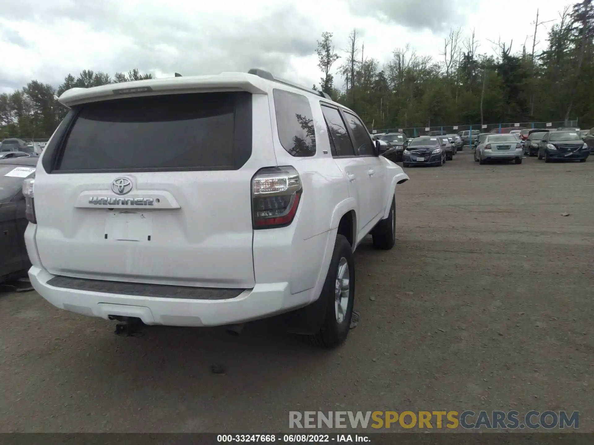 4 Photograph of a damaged car JTEBU5JRXL5812478 TOYOTA 4RUNNER 2020