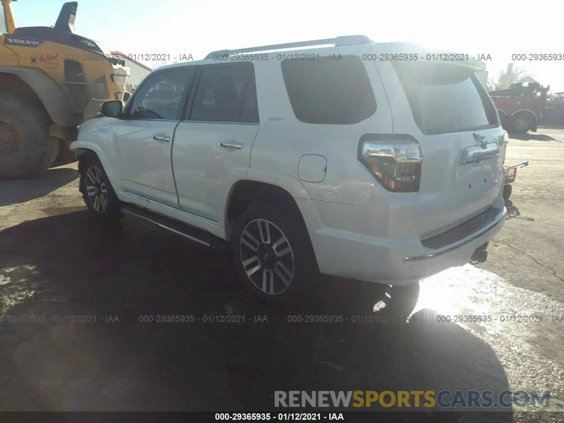 3 Фотография поврежденного автомобиля JTEBU5JRXL5812898 TOYOTA 4RUNNER 2020