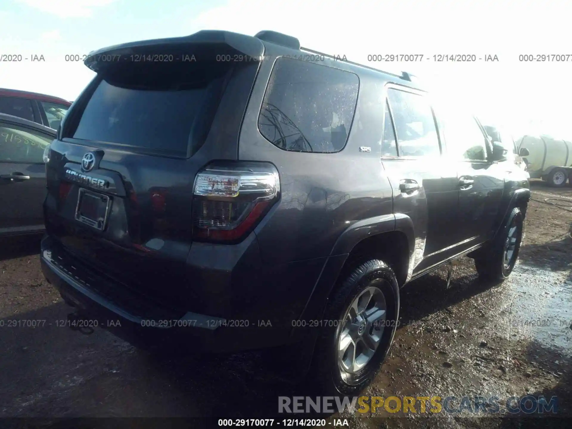 4 Photograph of a damaged car JTEBU5JRXL5813291 TOYOTA 4RUNNER 2020