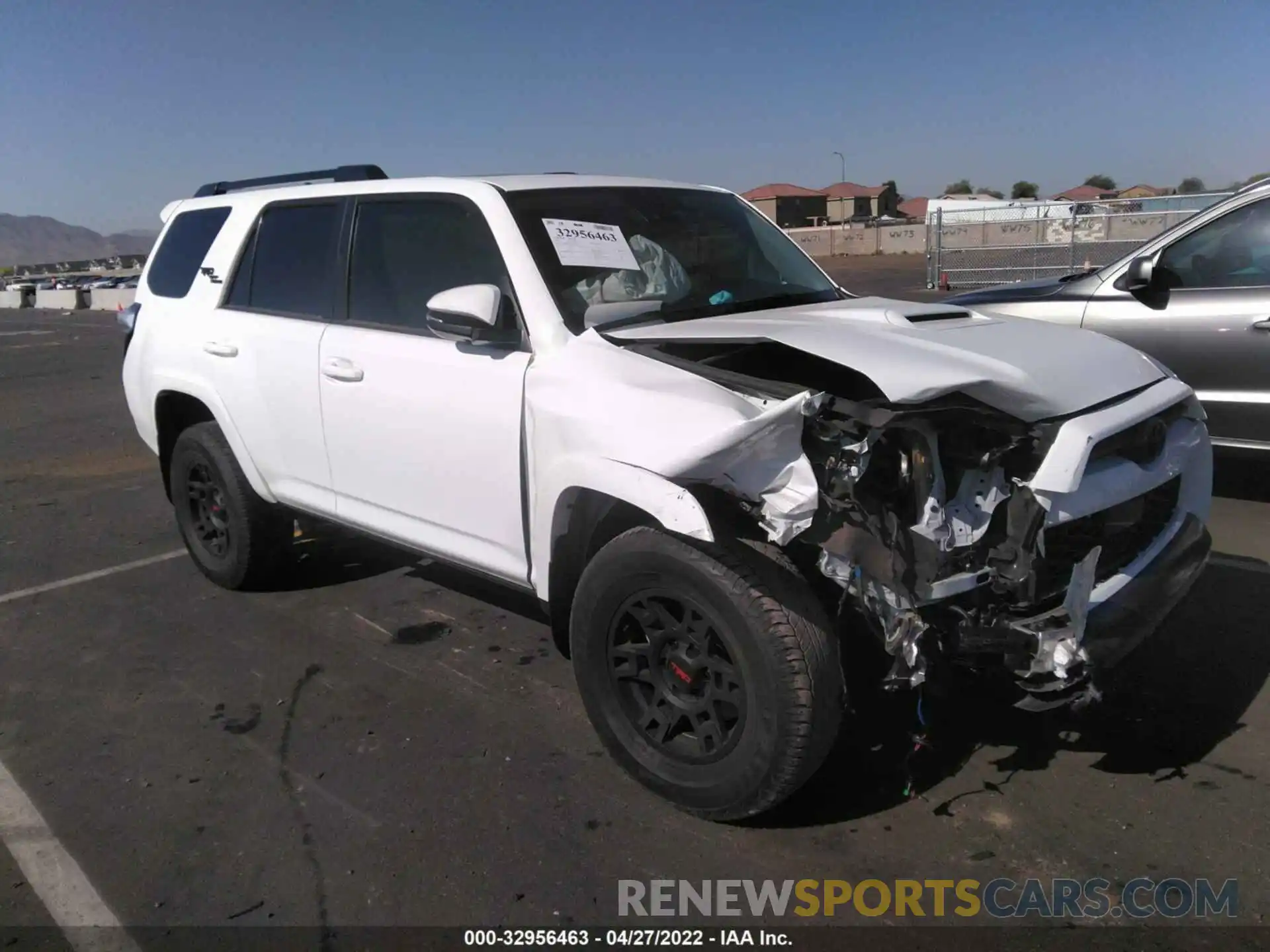 1 Photograph of a damaged car JTEBU5JRXL5816756 TOYOTA 4RUNNER 2020