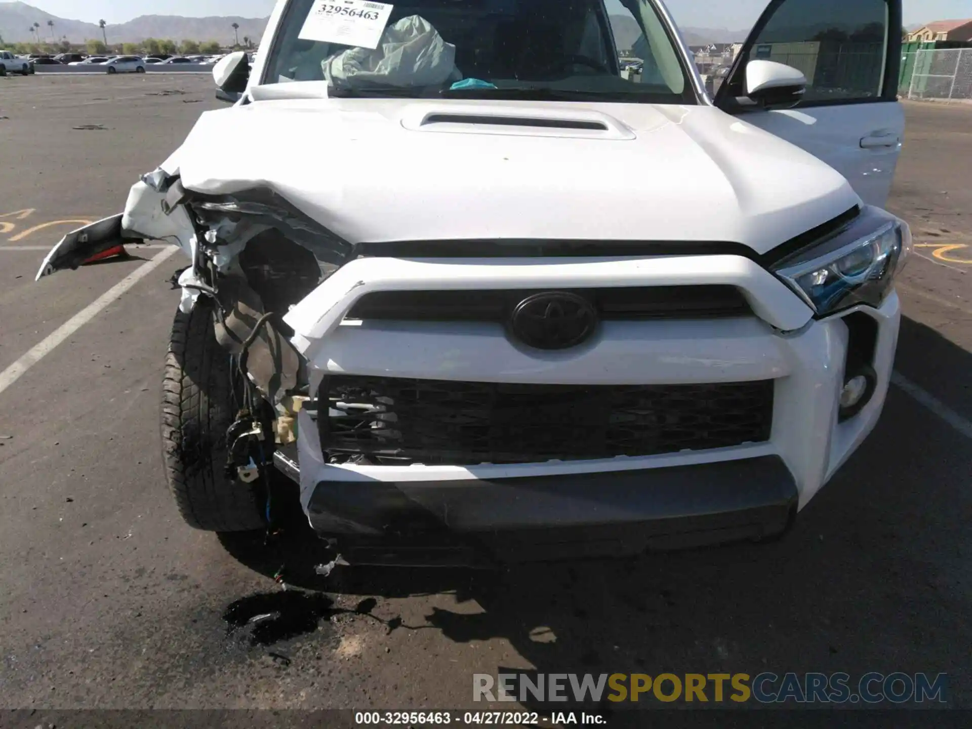 6 Photograph of a damaged car JTEBU5JRXL5816756 TOYOTA 4RUNNER 2020