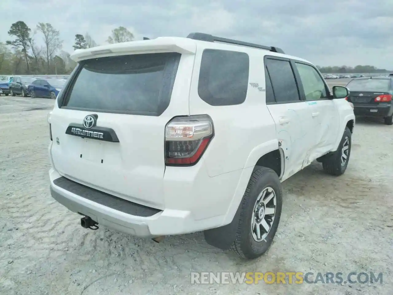 4 Photograph of a damaged car JTEBU5JRXL5823139 TOYOTA 4RUNNER 2020