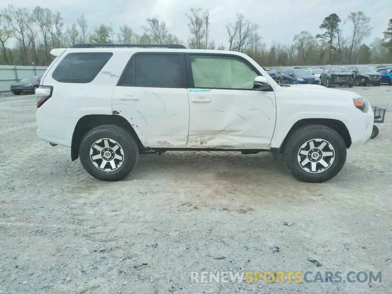 9 Photograph of a damaged car JTEBU5JRXL5823139 TOYOTA 4RUNNER 2020