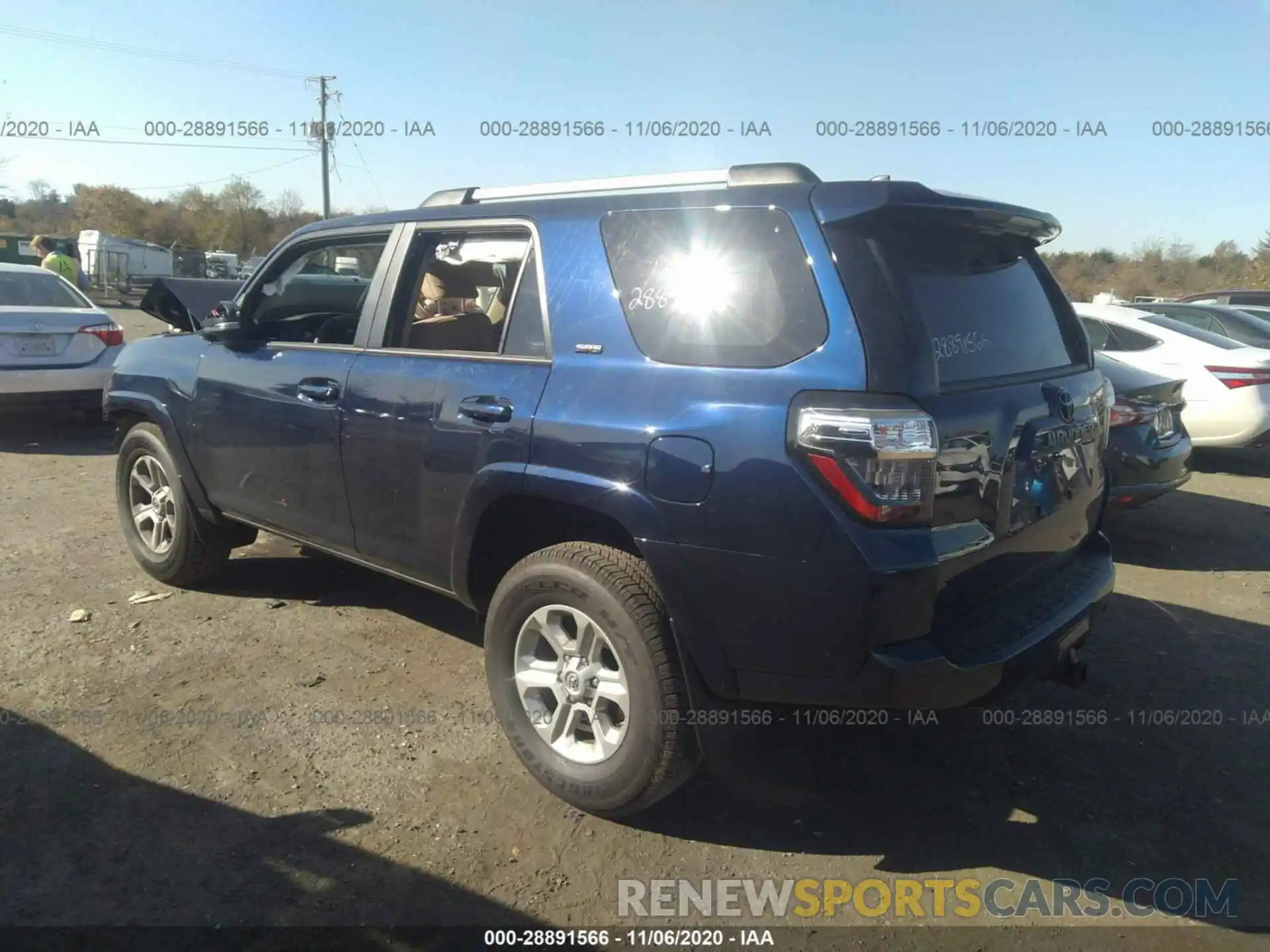 3 Фотография поврежденного автомобиля JTEBU5JRXL5828213 TOYOTA 4RUNNER 2020