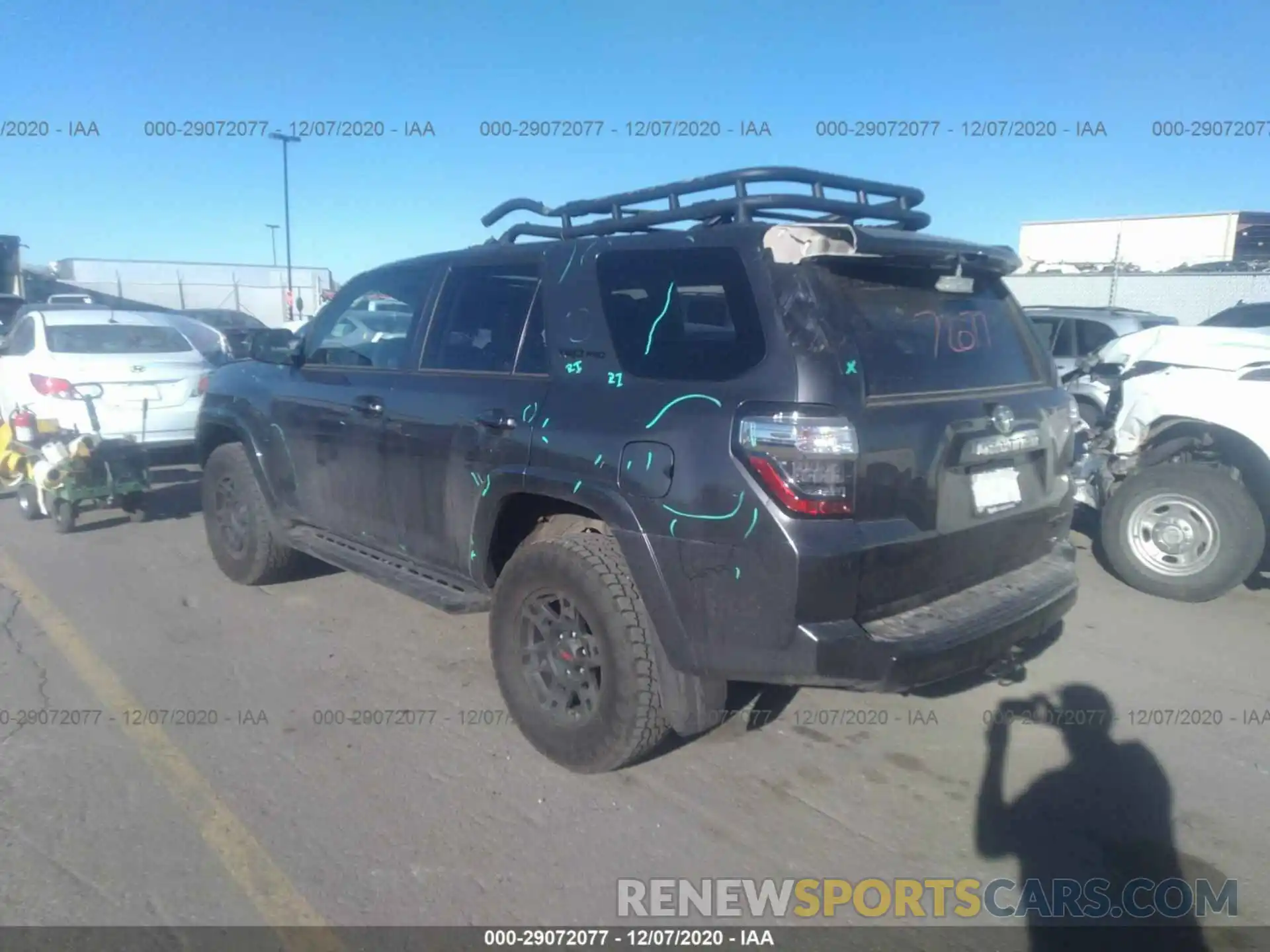 3 Фотография поврежденного автомобиля JTEBU5JRXL5829071 TOYOTA 4RUNNER 2020