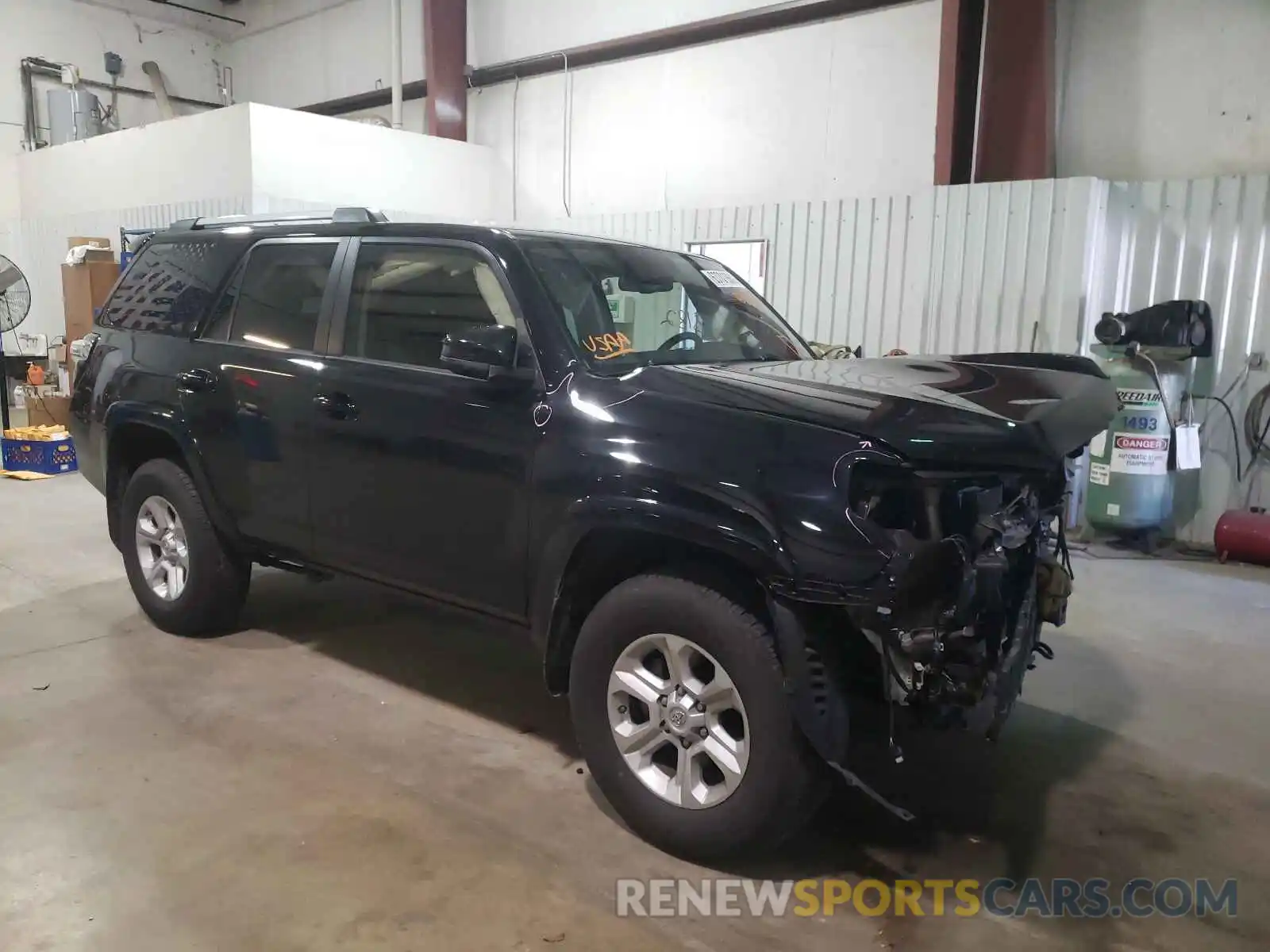 1 Photograph of a damaged car JTEBU5JRXL5829362 TOYOTA 4RUNNER 2020