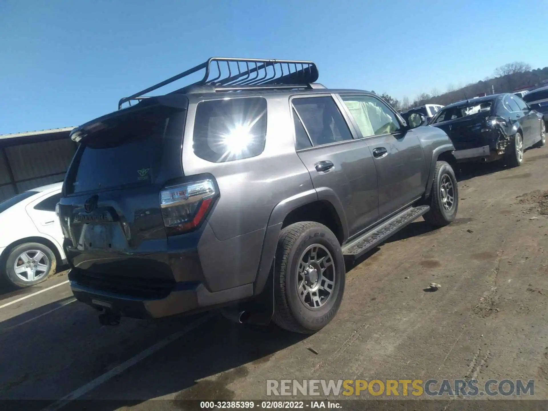 4 Photograph of a damaged car JTEBU5JRXL5830933 TOYOTA 4RUNNER 2020