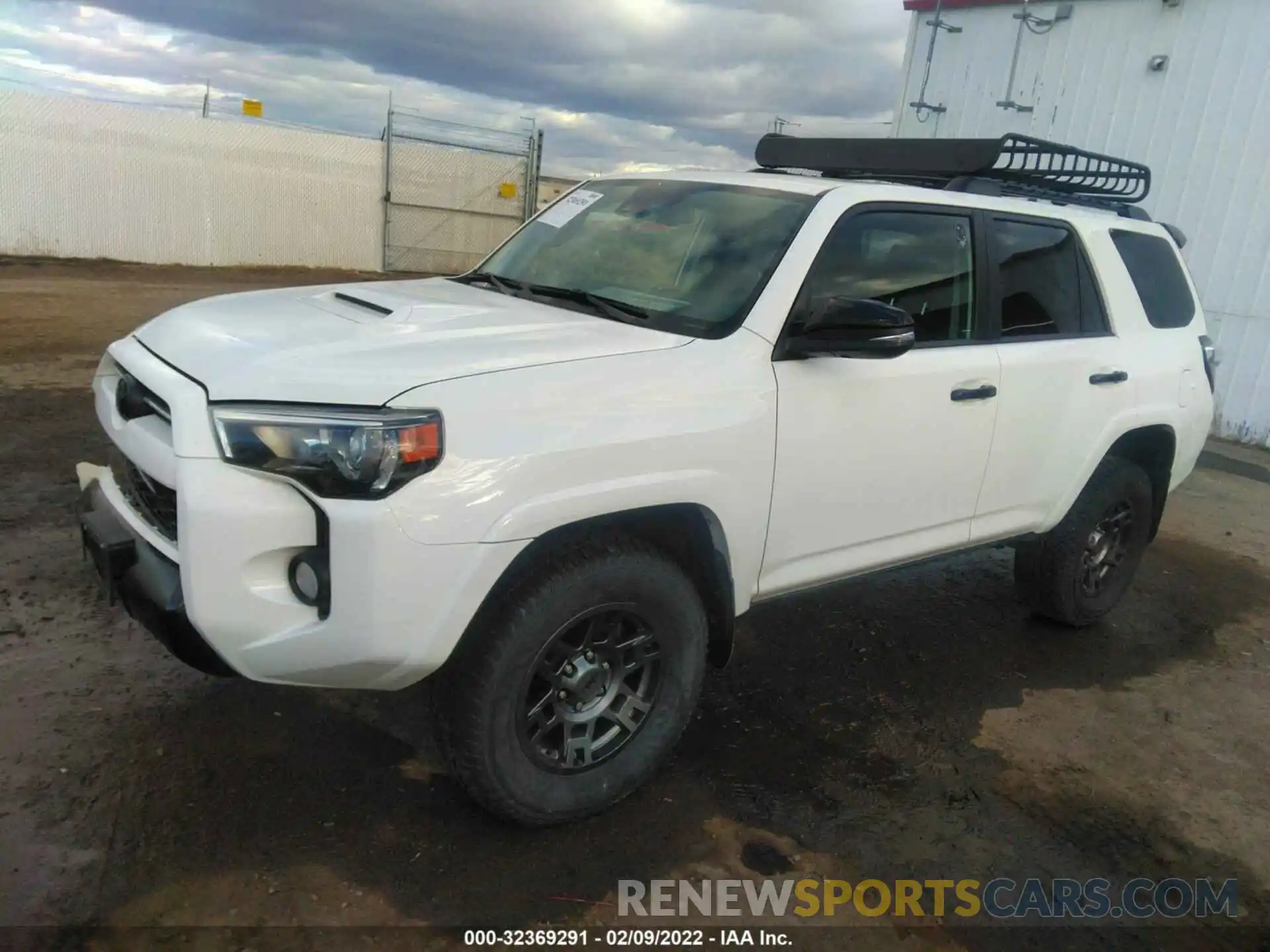 2 Фотография поврежденного автомобиля JTEBU5JRXL5833010 TOYOTA 4RUNNER 2020