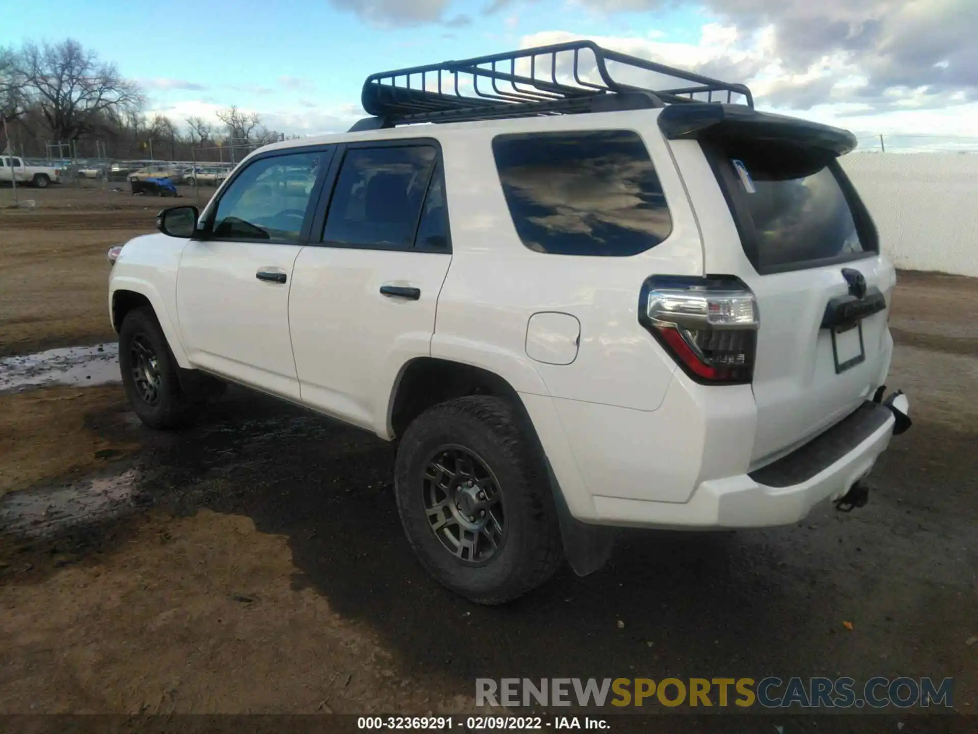 3 Фотография поврежденного автомобиля JTEBU5JRXL5833010 TOYOTA 4RUNNER 2020